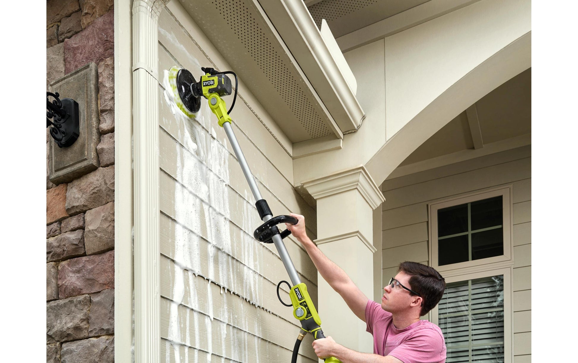 Ryobi Elektrische Reinigungsbürste RWTS18-0 – 18 V, 15 cm, Teleskopstiel, für Ryobi ONE+