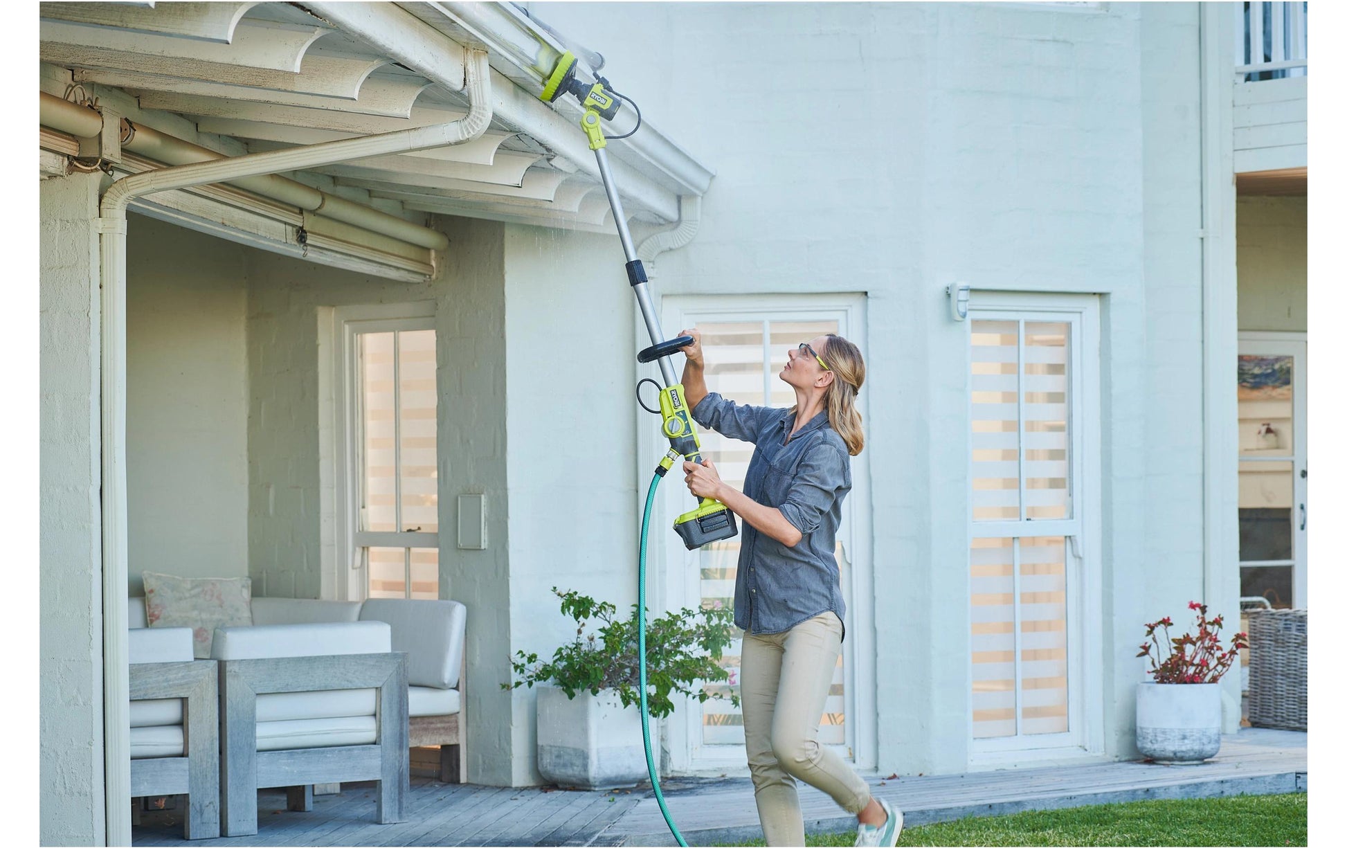 Ryobi Elektrische Reinigungsbürste RWTS18-0 – 18 V, 15 cm, Teleskopstiel, für Ryobi ONE+