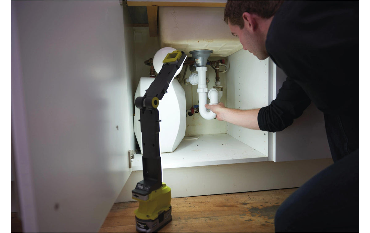Ryobi werkstatt Ryobi Arbeitsleuchte R18ALF-0 – 850 lm, 20 W, 18 V Akku, 5700 K, Haken & klappbarer Standfuss – Grün