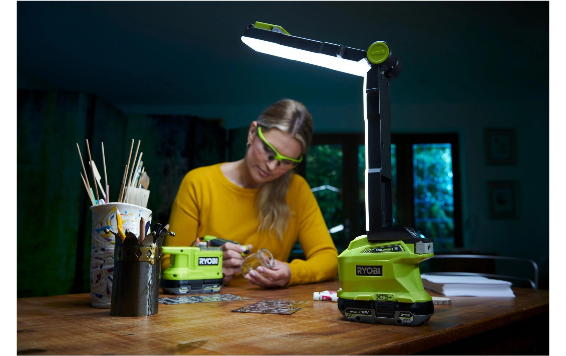 Ryobi werkstatt Ryobi Arbeitsleuchte R18ALF-0 – 850 lm, 20 W, 18 V Akku, 5700 K, Haken & klappbarer Standfuss – Grün