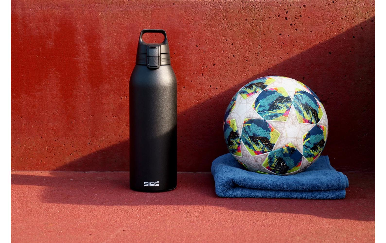 SIGG Shield One Trinkflasche 1,5 l – Edelstahl, für Kinder, Schwarz