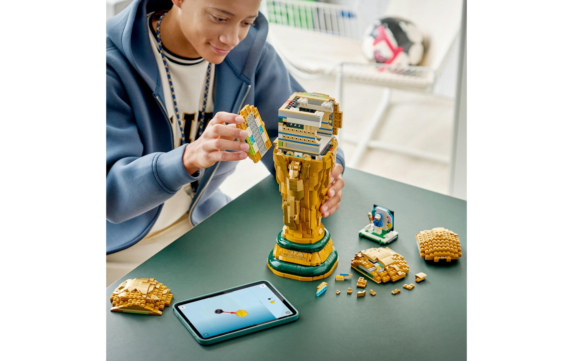 LEGO Editions 43020 3D Puzzle – FIFA Weltmeisterschafts-Pokal – 2842 Teile – 55,5 × 10,3 × 37,8 cm – ab 12 Jahren