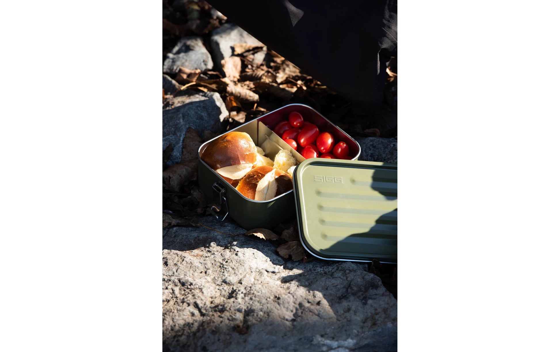 SIGG Lunchbox 1,1 L, 14,3 × 19,3 × 6,4 cm, Edelstahl/Silikon, Grün