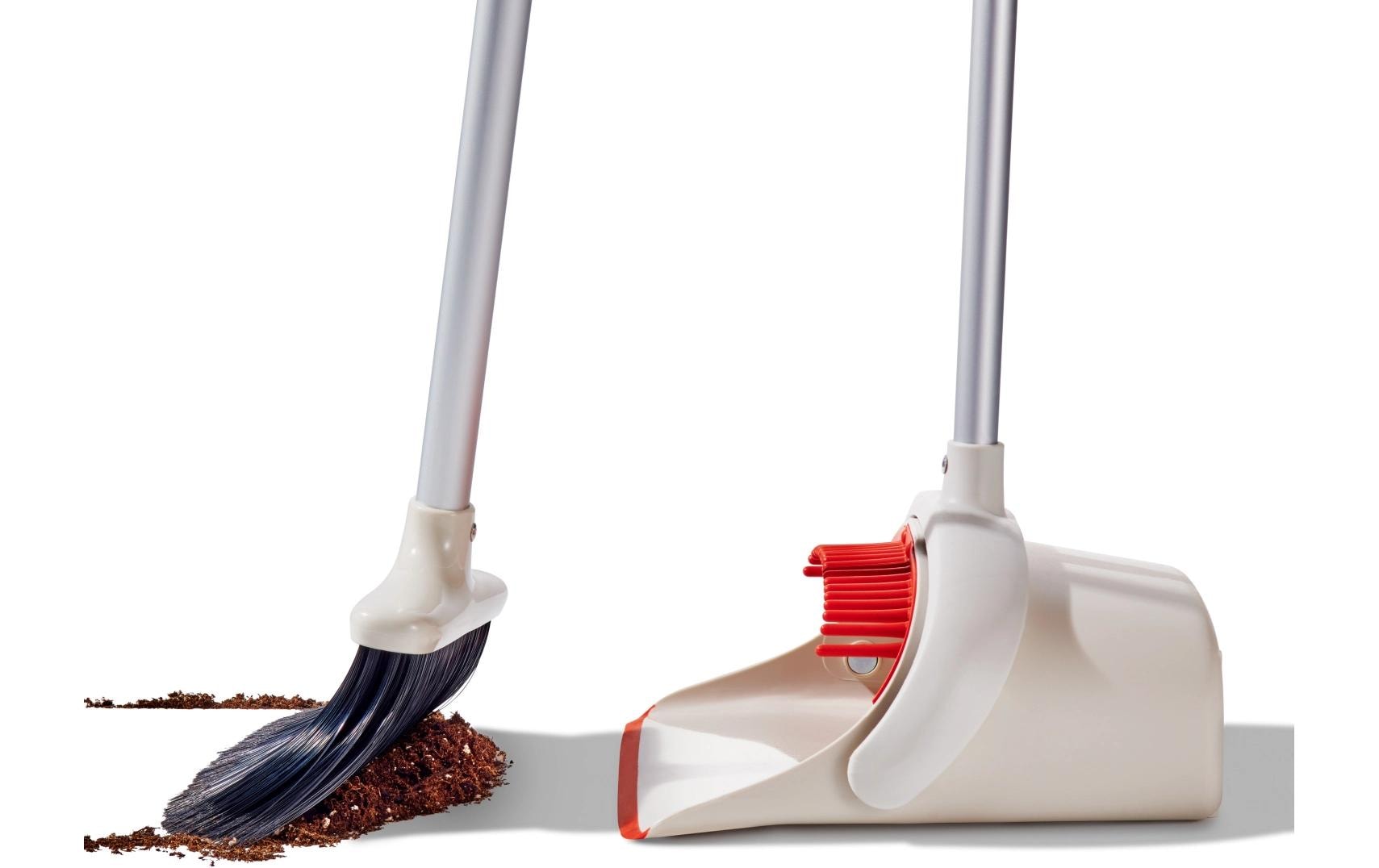 OXO Good Grips Kehrgarnitur – 23,9 cm, Aluminium, Weiss, Teleskopstiel 97,3 cm