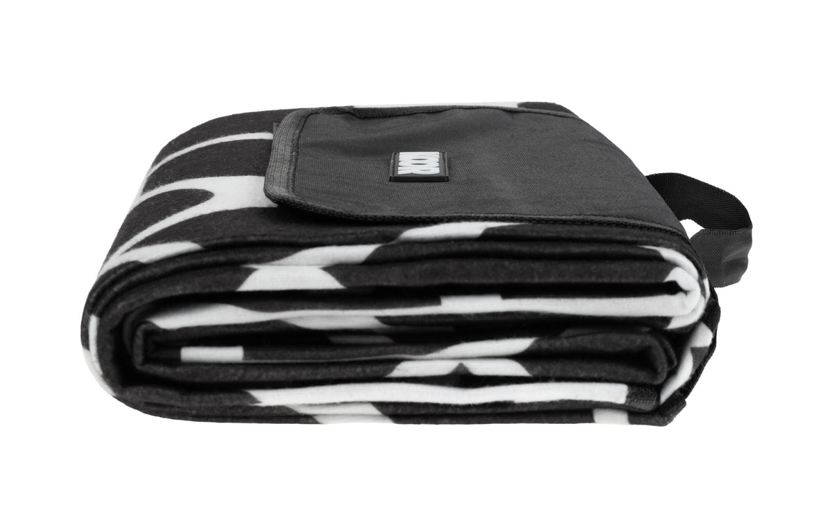 Koor Picknickdecke – 135 × 160 cm – Schwarz/Weiss – Mikro-Polyester – Ornamentales Muster