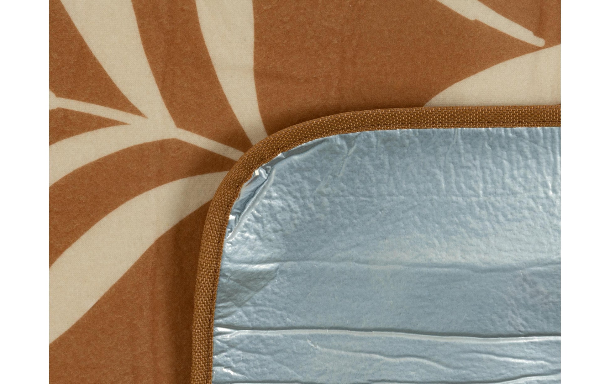 Koor Leaves Wohndecke – Mikropolyester, Braun – 135 × 160 cm