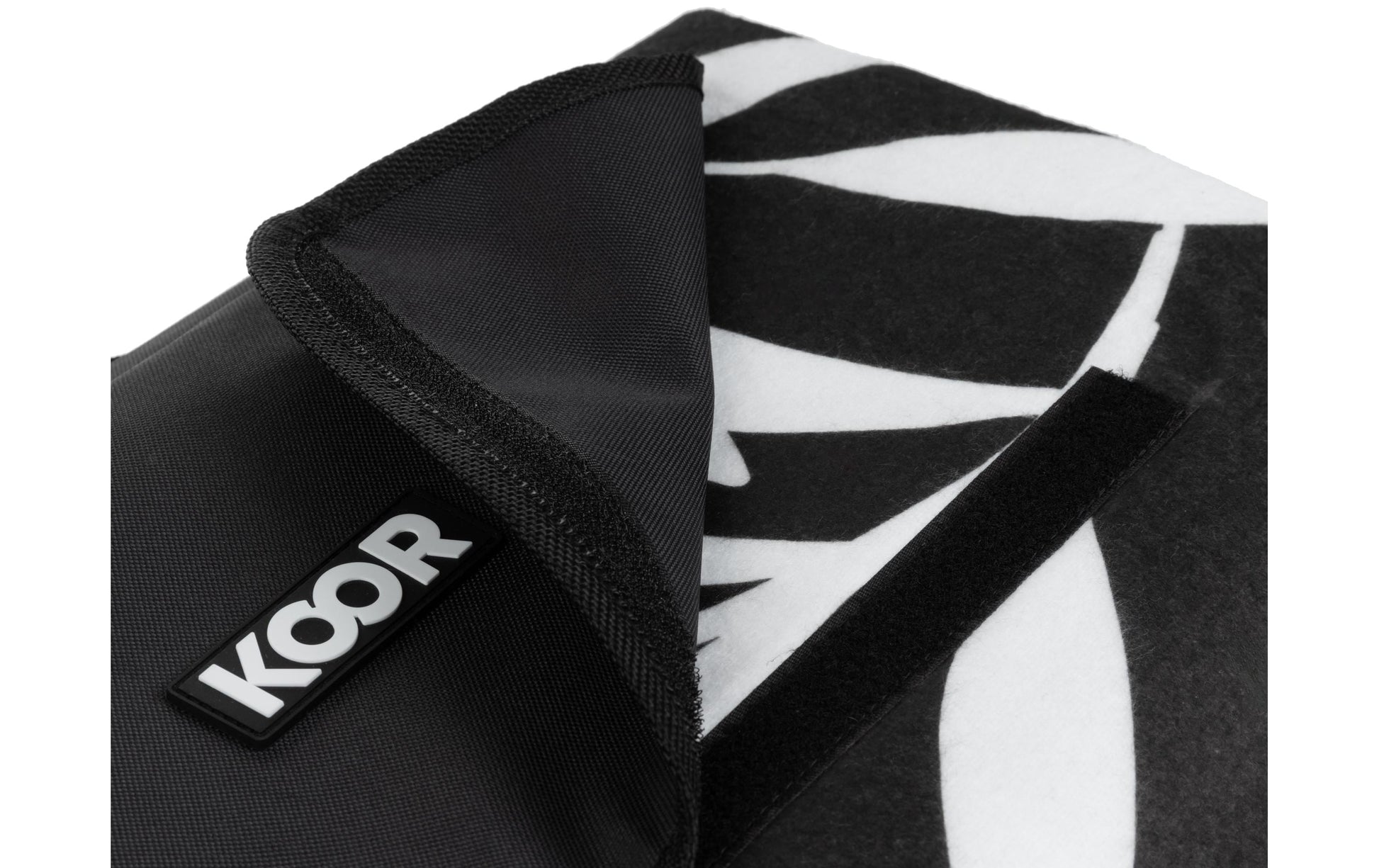 Koor Leaves Wohndecke – Mikropolyester, Schwarz/Weiss – 200 × 200 cm