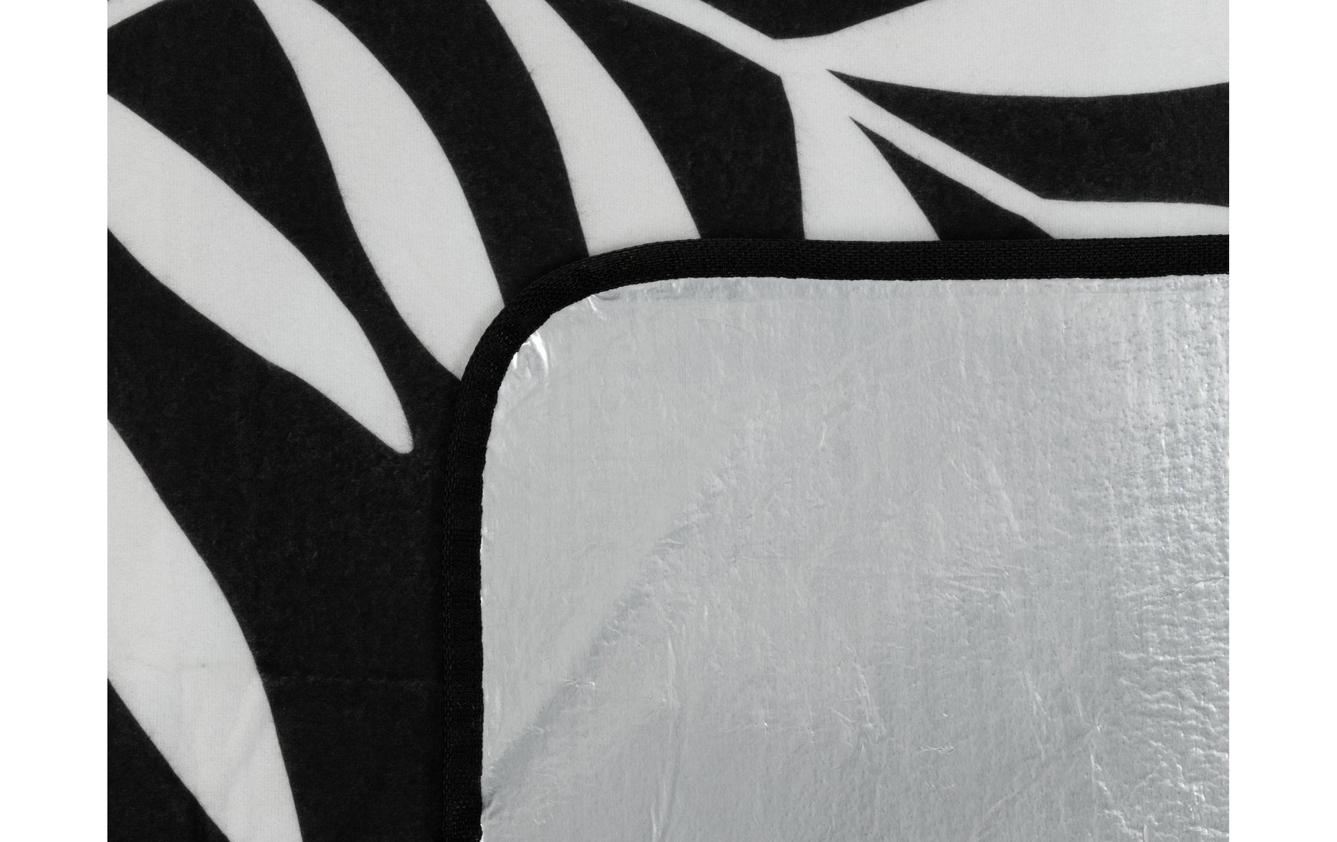 Koor Leaves Wohndecke – Mikropolyester, Schwarz/Weiss – 200 × 200 cm
