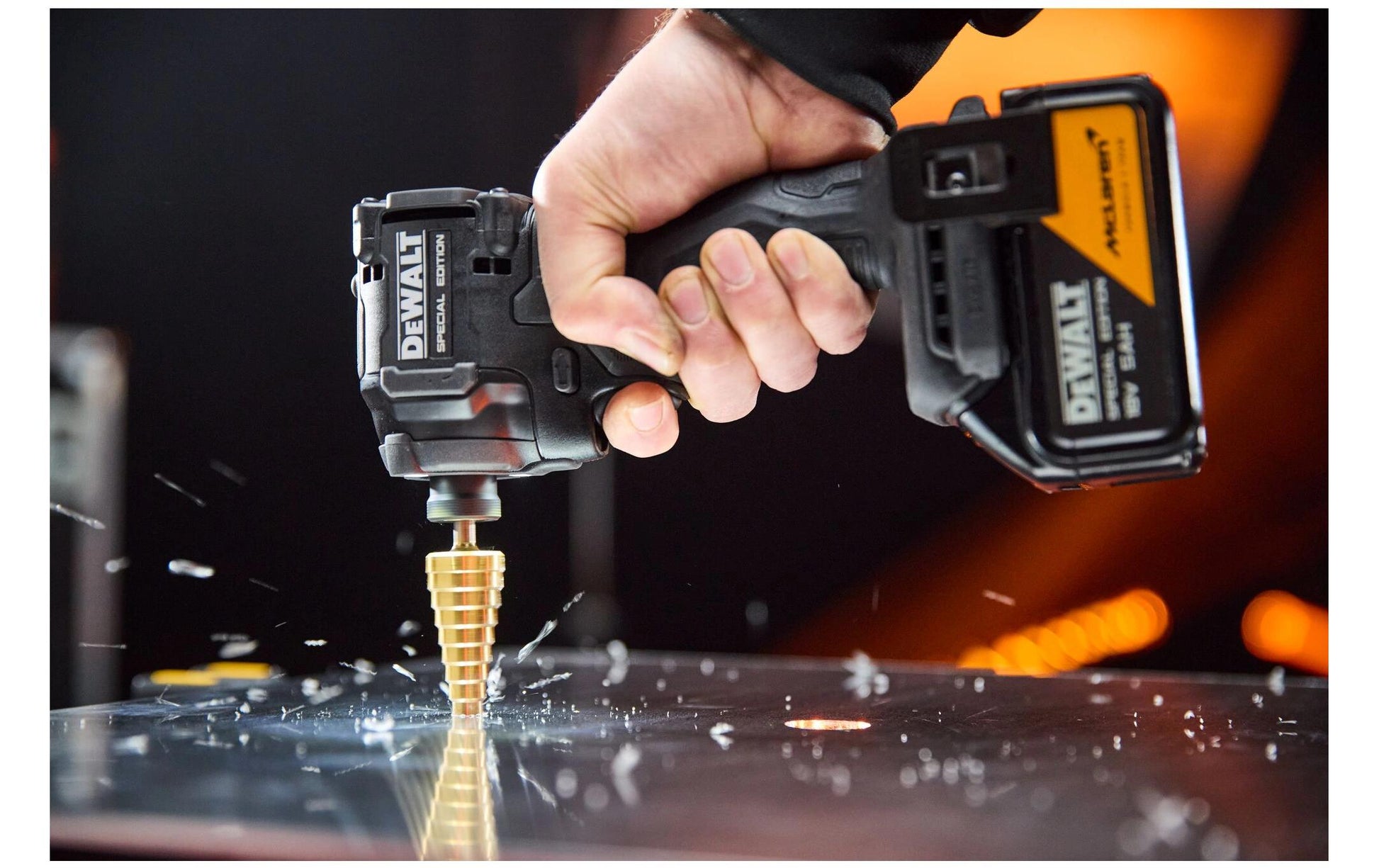 DeWalt McLaren Akku-Bohrschrauber – 18 V – 1/4" Sechskant-Aufnahme – 2×5 Ah & Ladegerät – XR