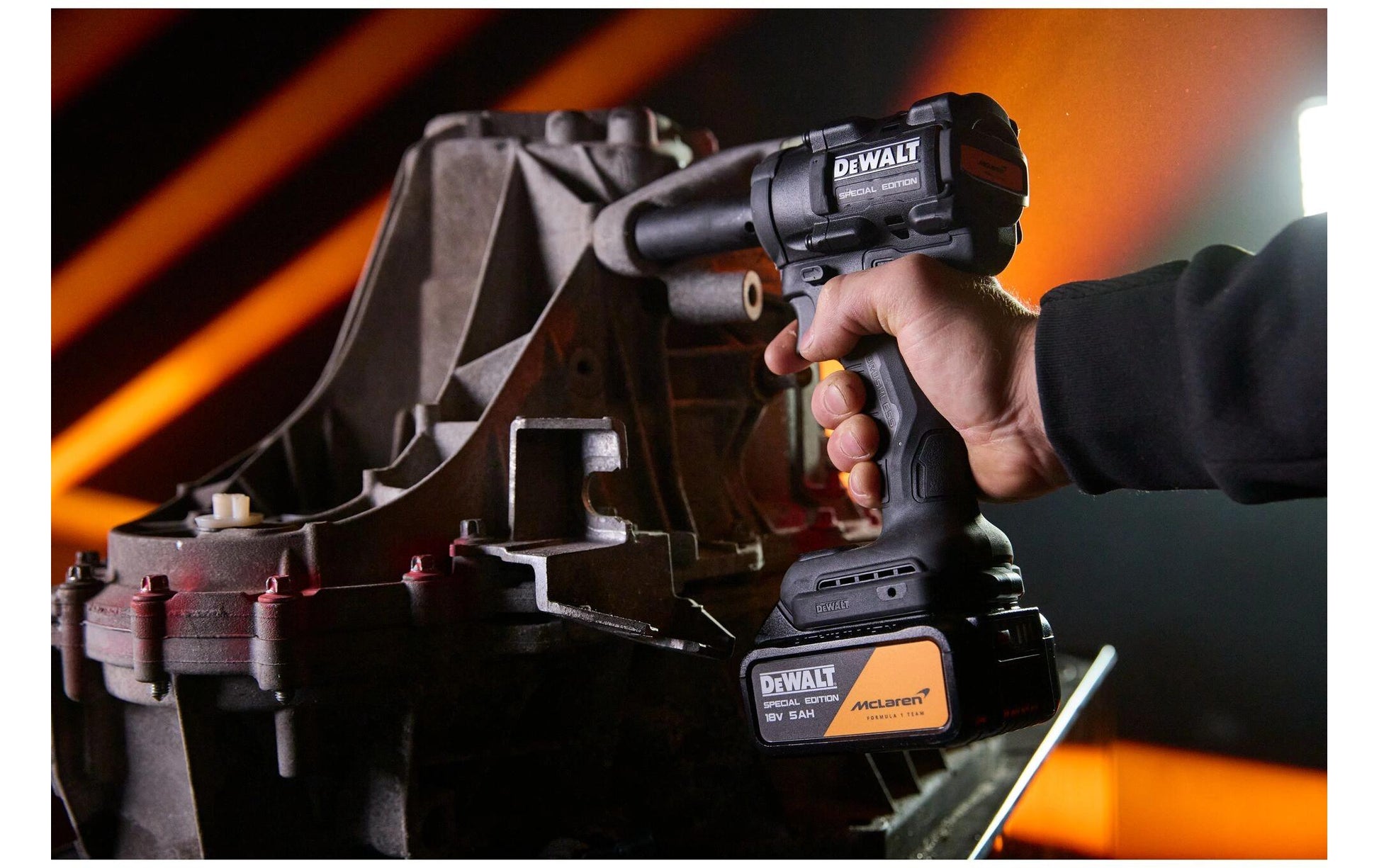 DeWalt McLaren Akku-Bohrschrauber – 18 V – 1/4" Sechskant-Aufnahme – 2×5 Ah & Ladegerät – XR