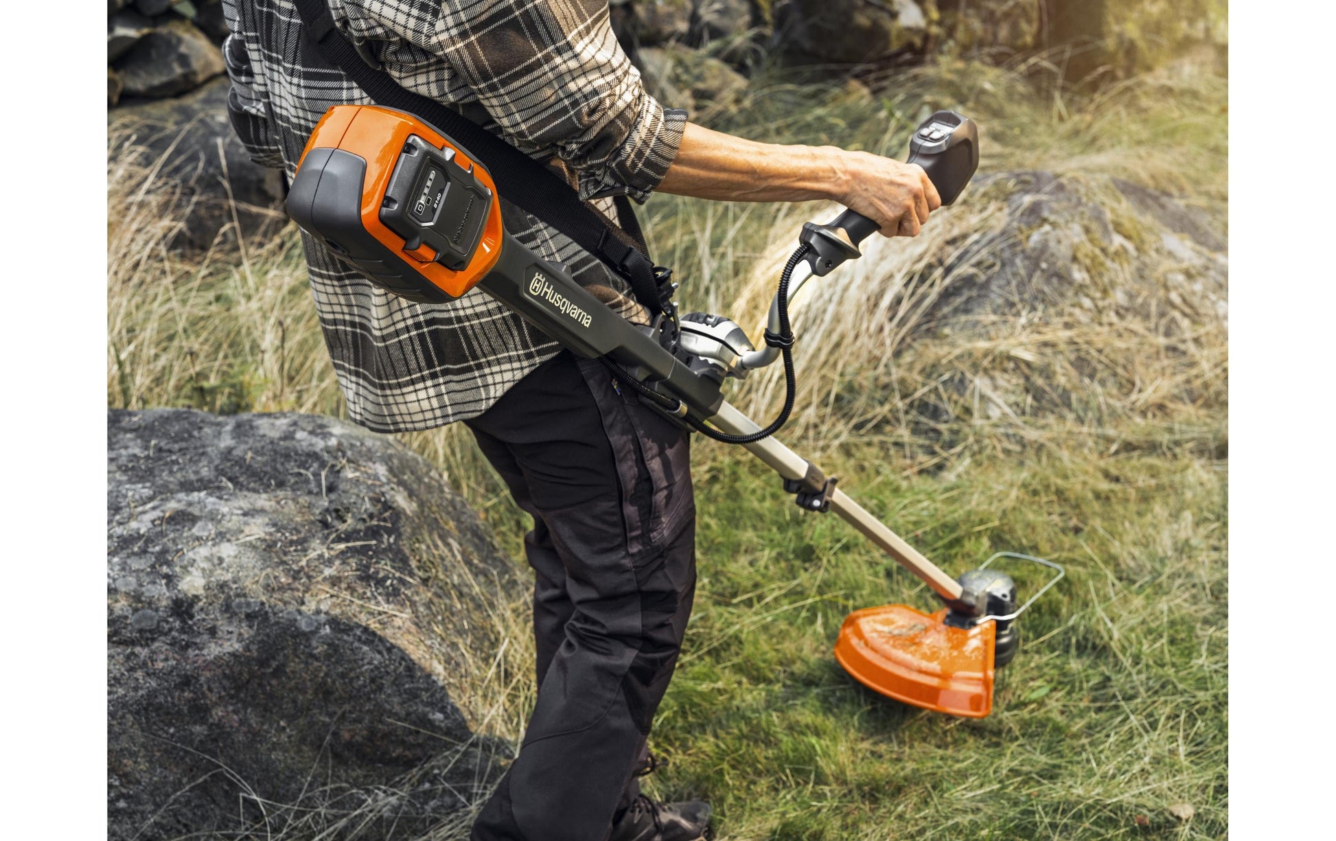 Husqvarna 220iR Akku-Motorsense, bürstenlos – 36 V – Schnittbreite 320 mm – Solo – BLi-X