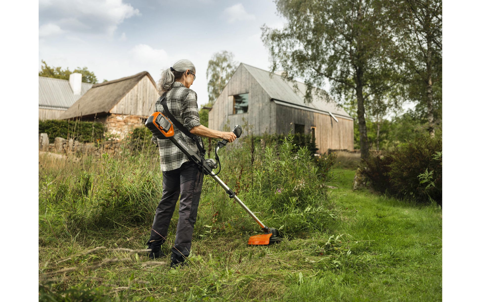 Husqvarna 220iR KIT 4.0AH Akku-Motorsense – 36 V – 36 cm – 3× Messer – 4,0 Ah & Ladegerät – BLi-X