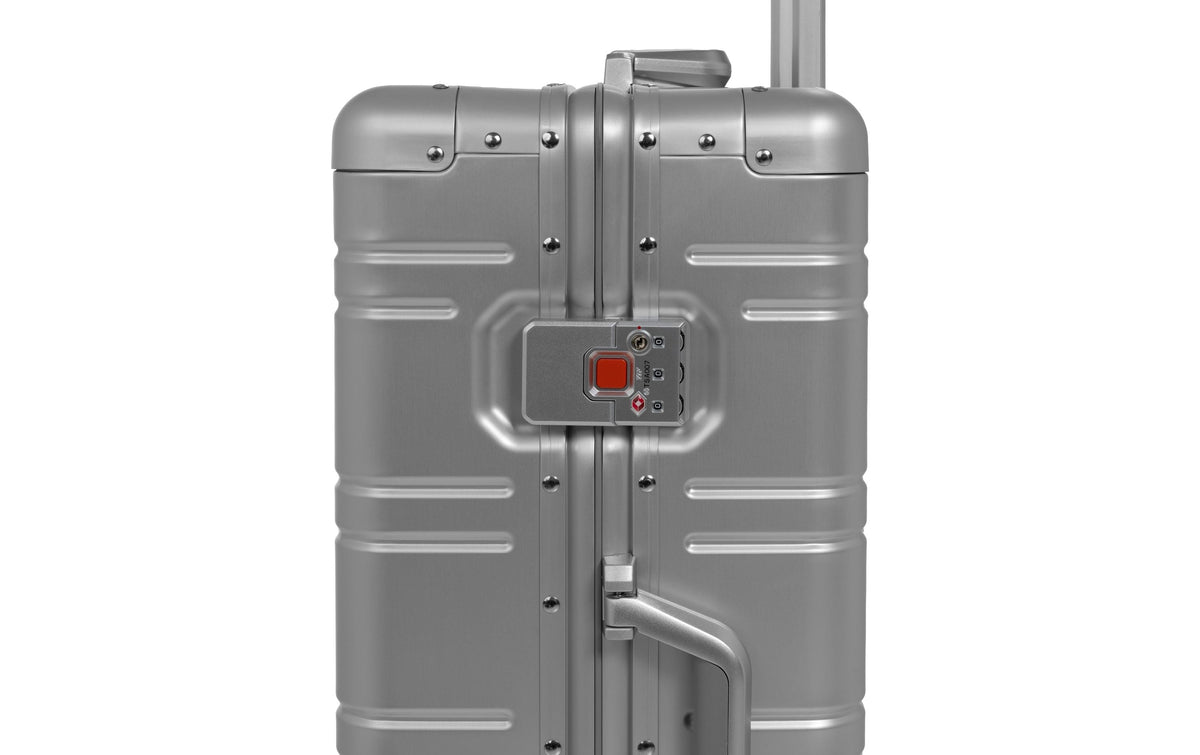 Koor Hartschalen-Trolley, 40 L, Handgepäck geeignet, 4 Rollen, TSA-Schloss, Aluminium, Silber