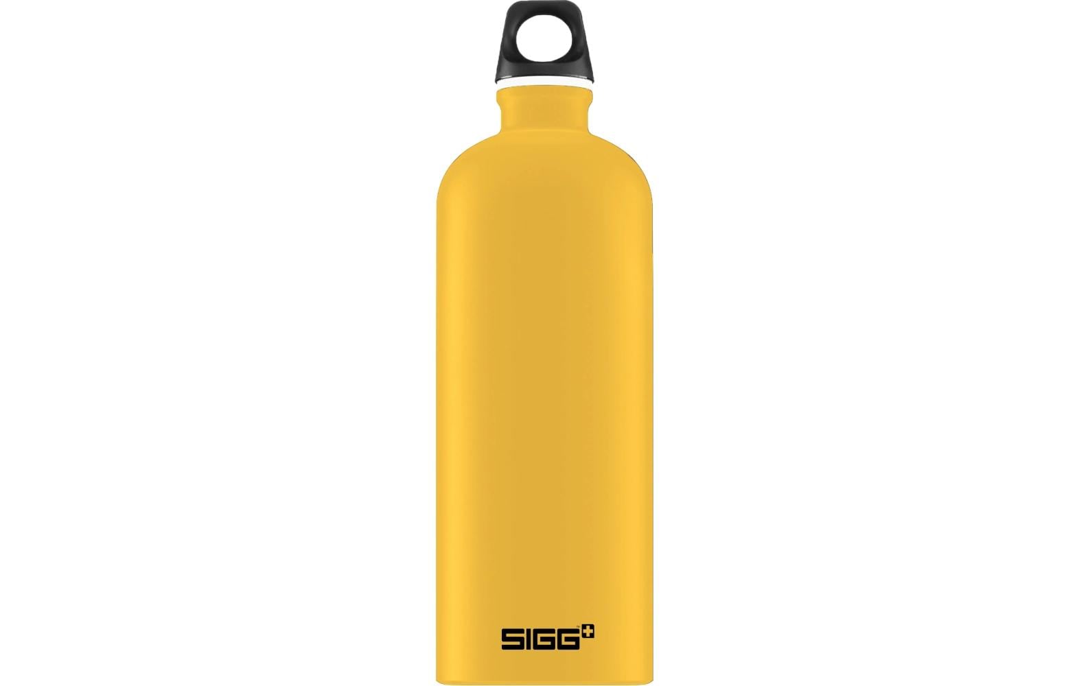 SIGG Traveller Trinkflasche 1 l – Recycling Aluminium, Schraubdeckel, Mustard Touch