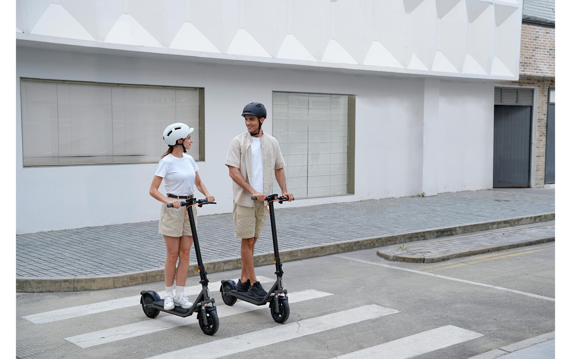 Xiaomi Elektroroller 6 Lite – E-Scooter – 300 W, 10", 20 km/h, Reichweite bis 25 km, 216 Wh, schwarz