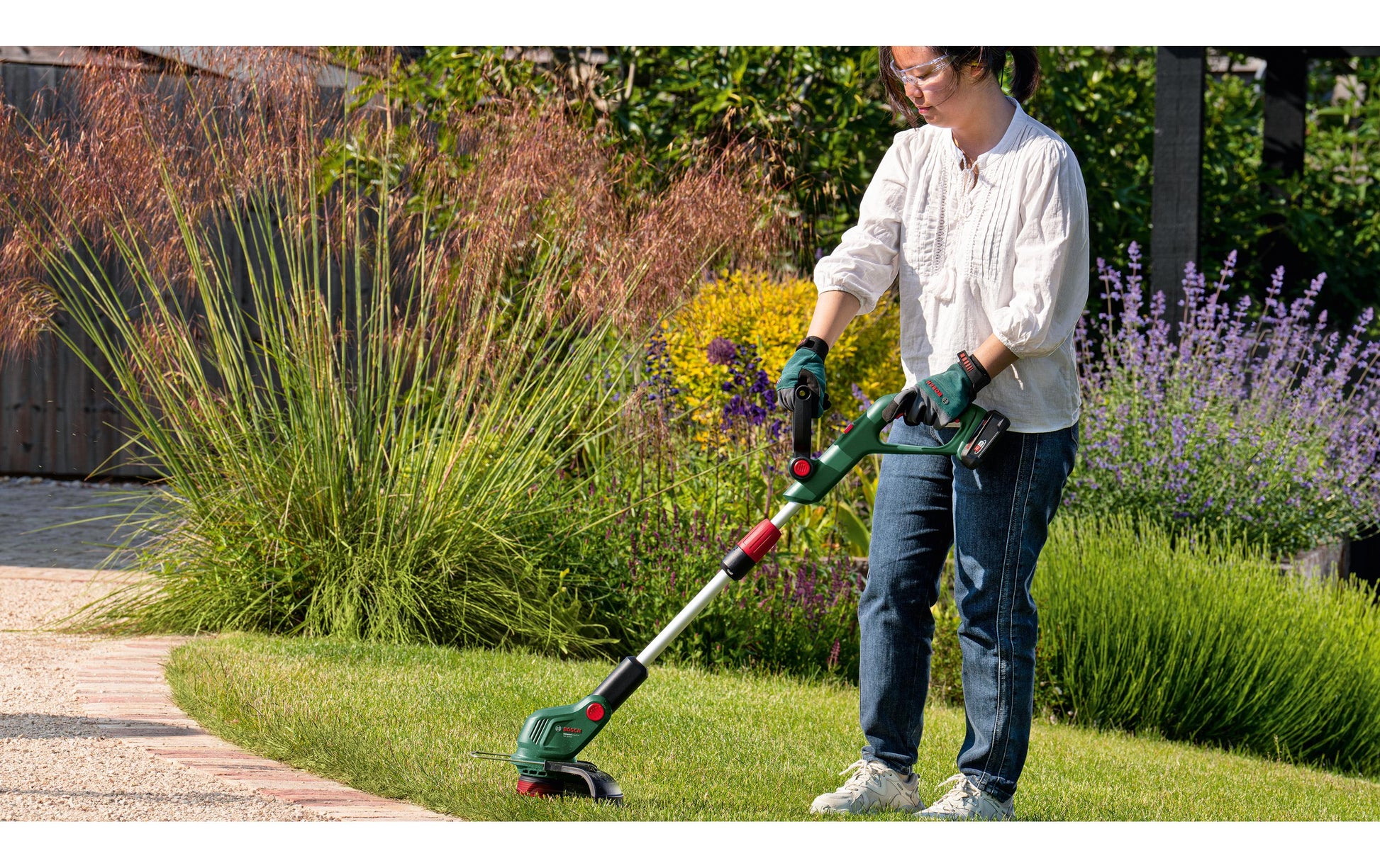 Bosch UniversalGrassCut Akku-Rasentrimmer – 18 V – Ø 260 mm – 2,0 Ah & Ladegerät – POWER FOR ALL