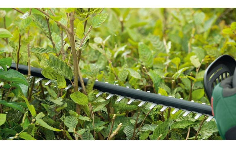 Bosch UniversalHedgeCut 18V-50 Akku-Heckenschere – 18 V – Schwertlänge 500 mm – Solo