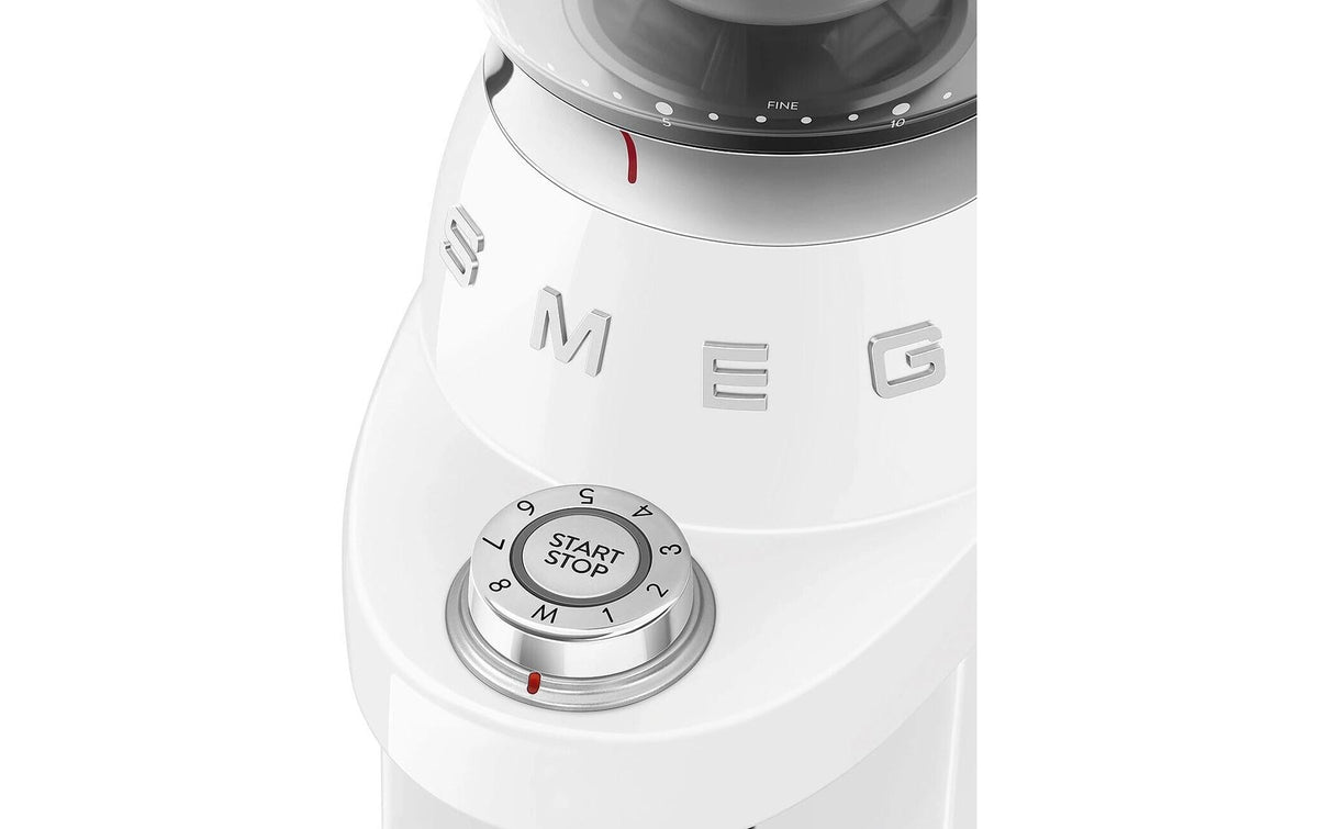 Smeg Kaffeemühle CGF03WHEU – 240 g, Kegelmahlwerk, 150 W – weiss/edelstahl