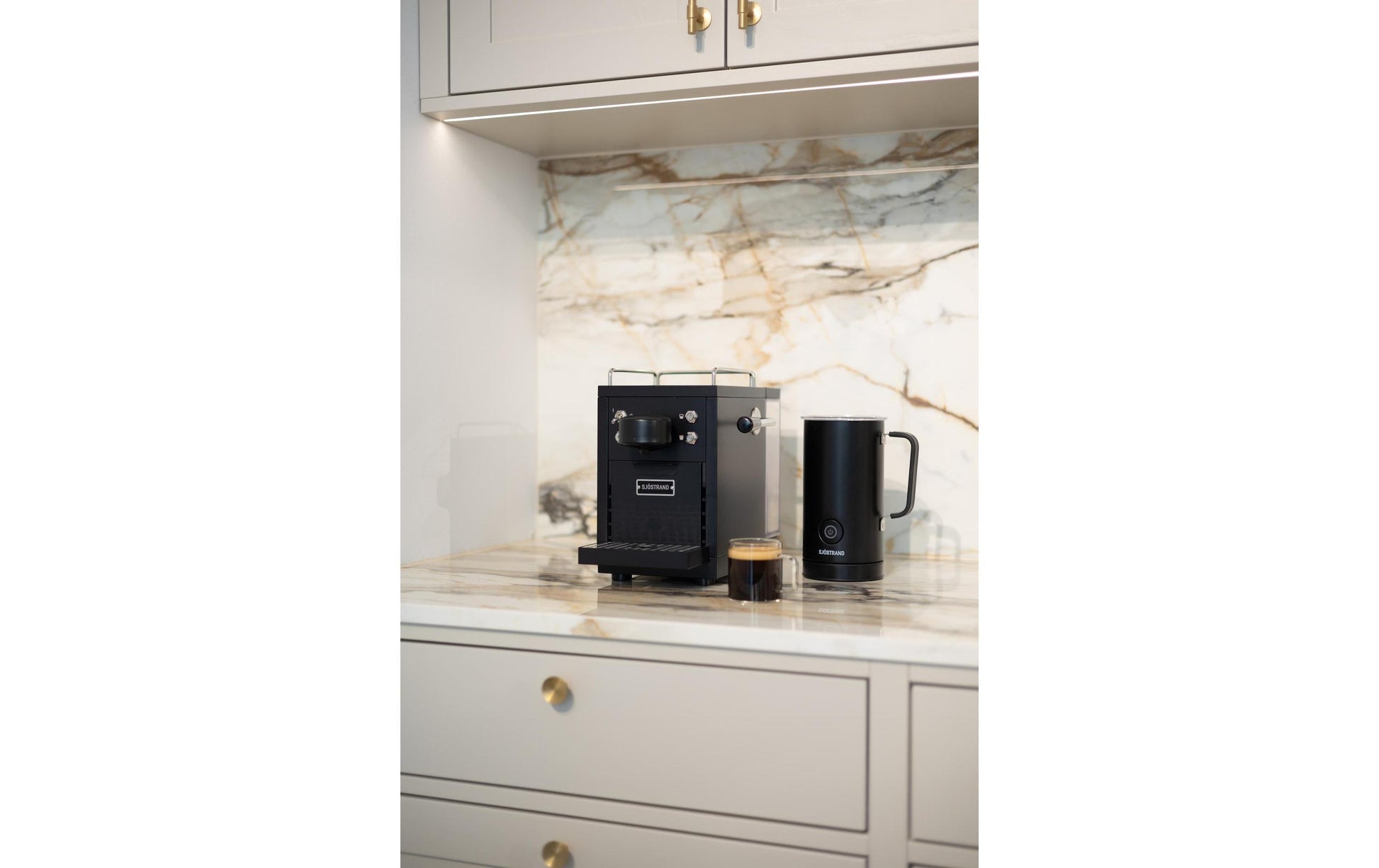 Sjöstrand M1-BL-CH-A Kapselmaschine – für Nespresso, 1,2 l, schwarz