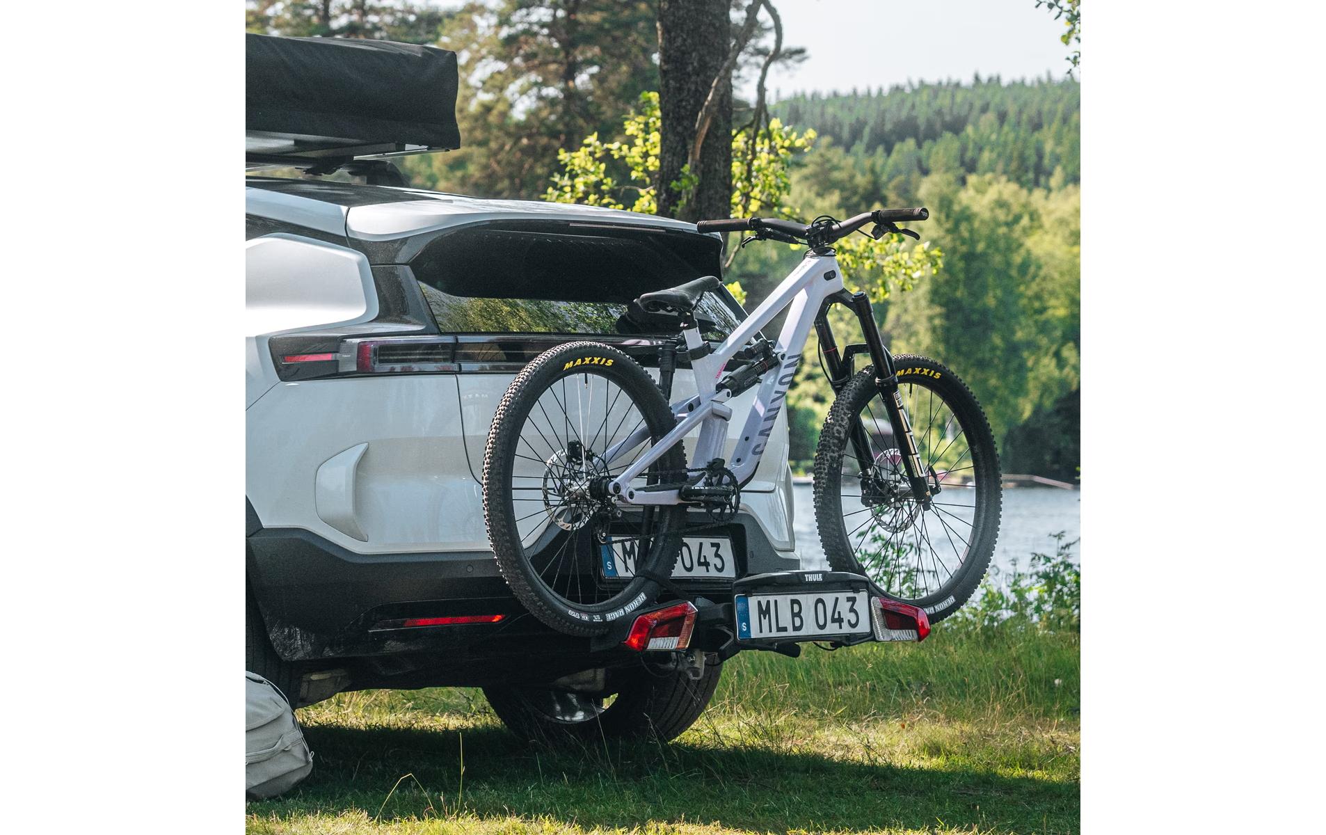 Thule VeloLite Fahrradträger – für Anhängerkupplung, 3 Fahrräder – bis 50 kg, 122 cm breit – Schwarz, Stahl