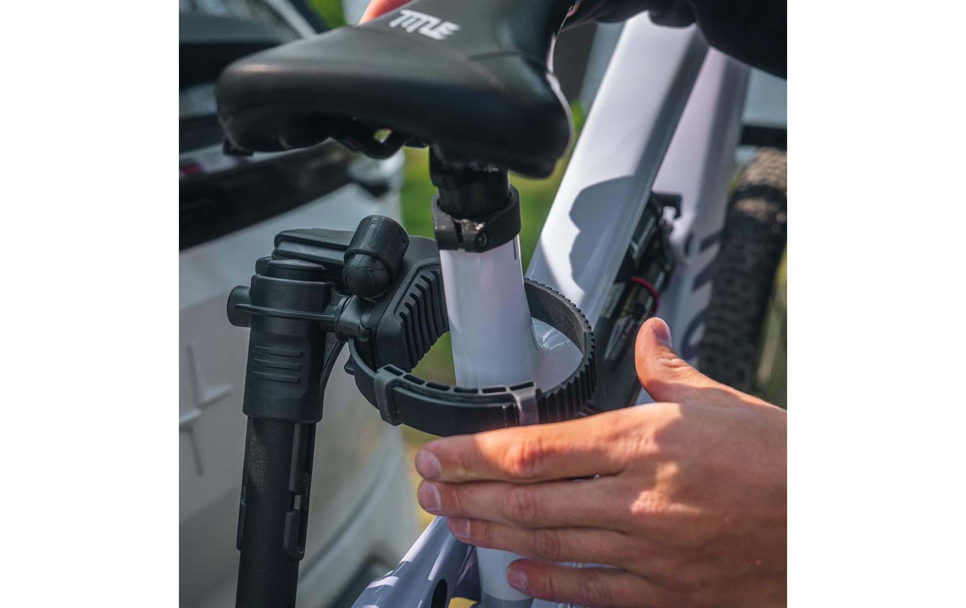 Thule VeloLite Fahrradträger – für Anhängerkupplung, 3 Fahrräder – bis 50 kg, 122 cm breit – Schwarz, Stahl