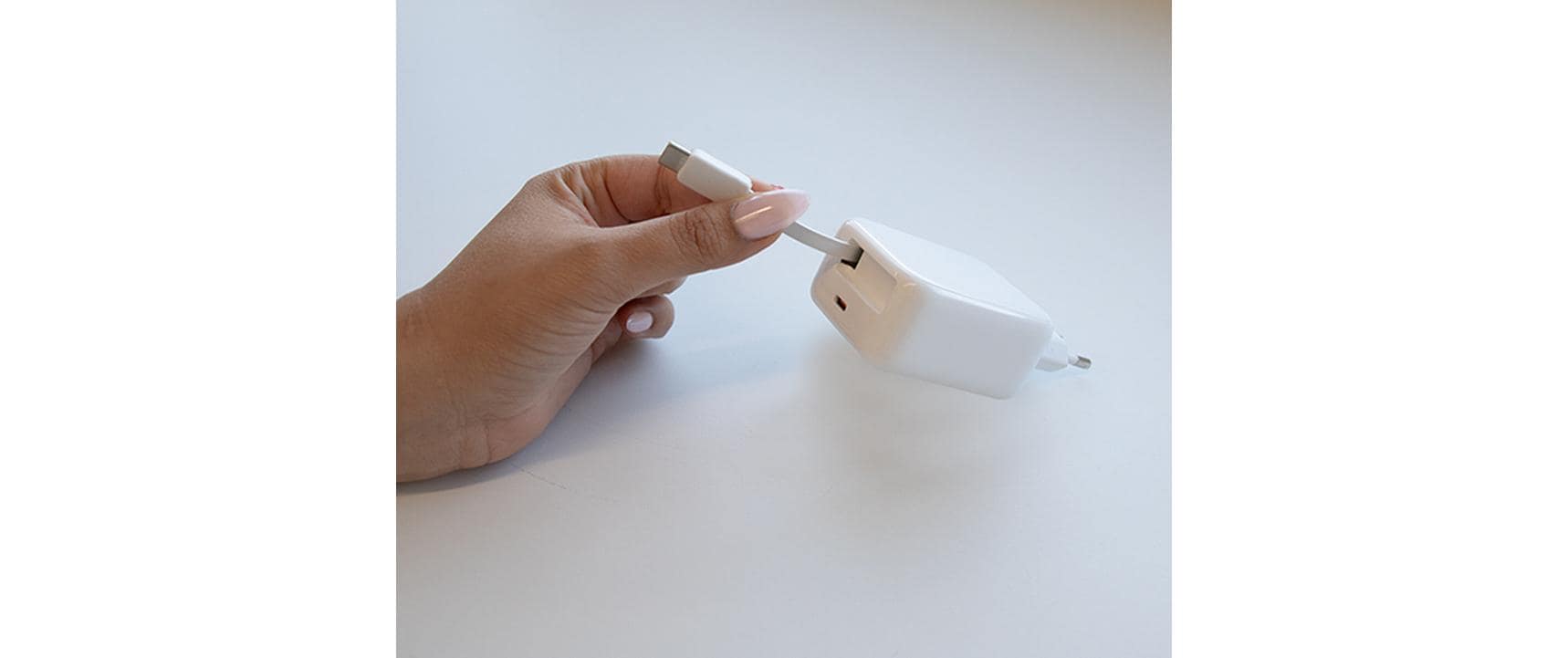 Max Hauri AG Max Hauri USB-Ladegerät 2×65 W – USB-C×2 – PD, QC, GaN – Weiss