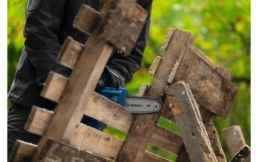 Bosch Professionelle GKE 18V-15 Akku-Kettensäge – 18 V – Schwertlänge 150 mm – Solo – AMPShare