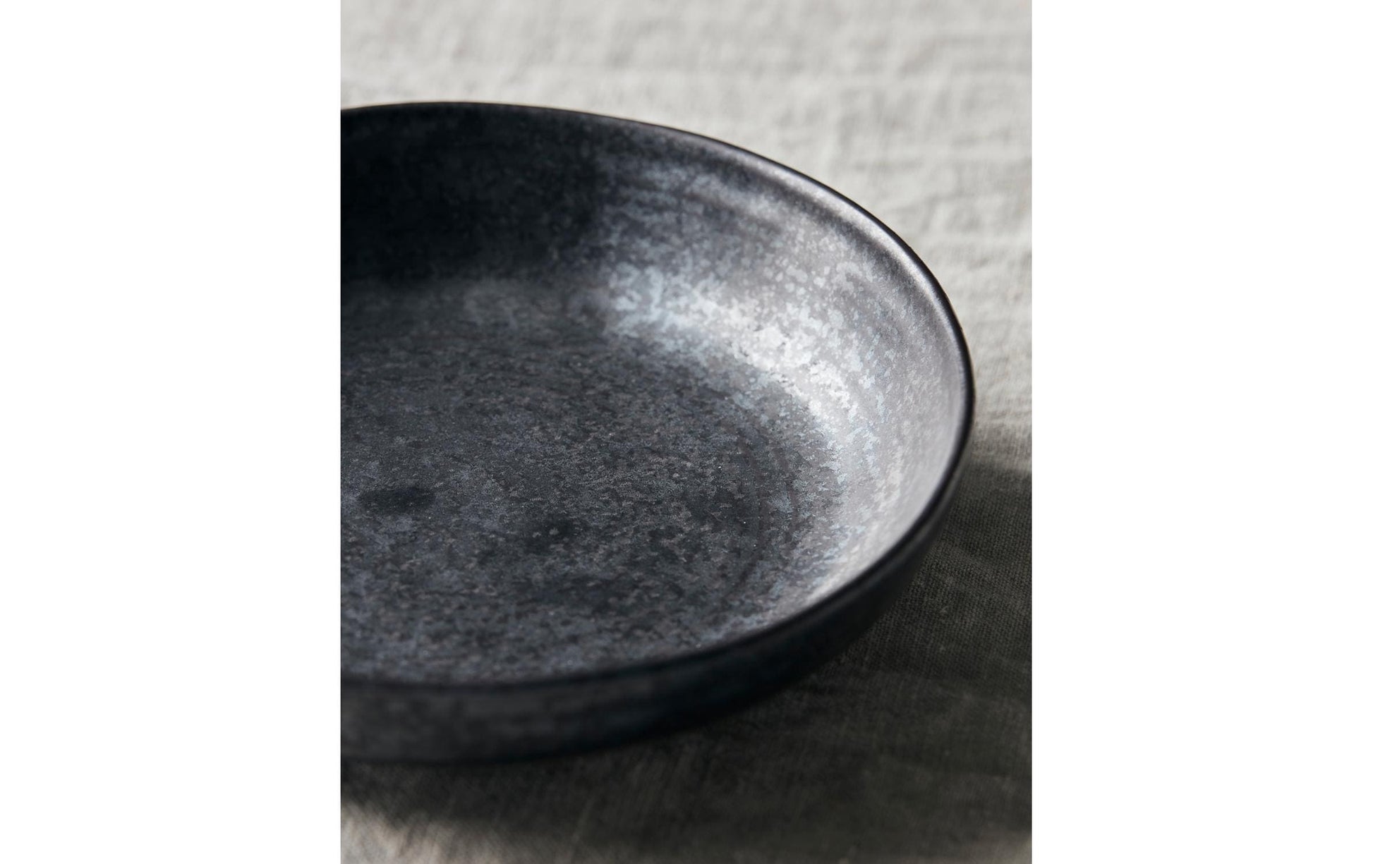 Society of Lifestyle House Doctor Schale Pion – Ø 19 cm, H 4 cm, Steinzeug, Dunkelgrau, spülmaschinenfest, mikrowellengeeignet