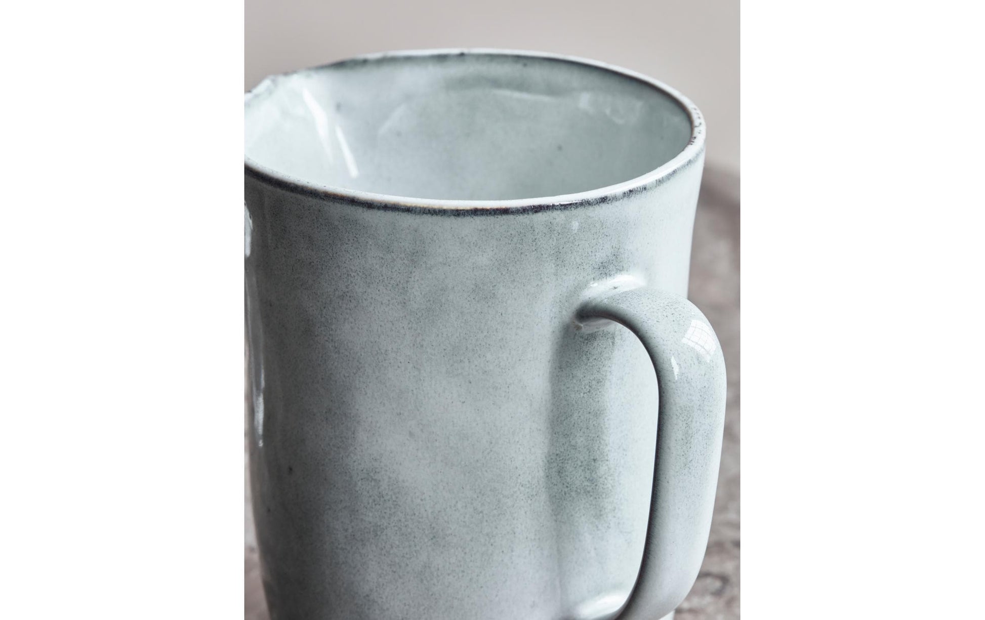 Society of Lifestyle House Doctor Krug Rustic – 1 l, Ø 11,5 cm, H 15,5 cm, Steingut, Grau, spülmaschinenfest, mikrowellengeeignet