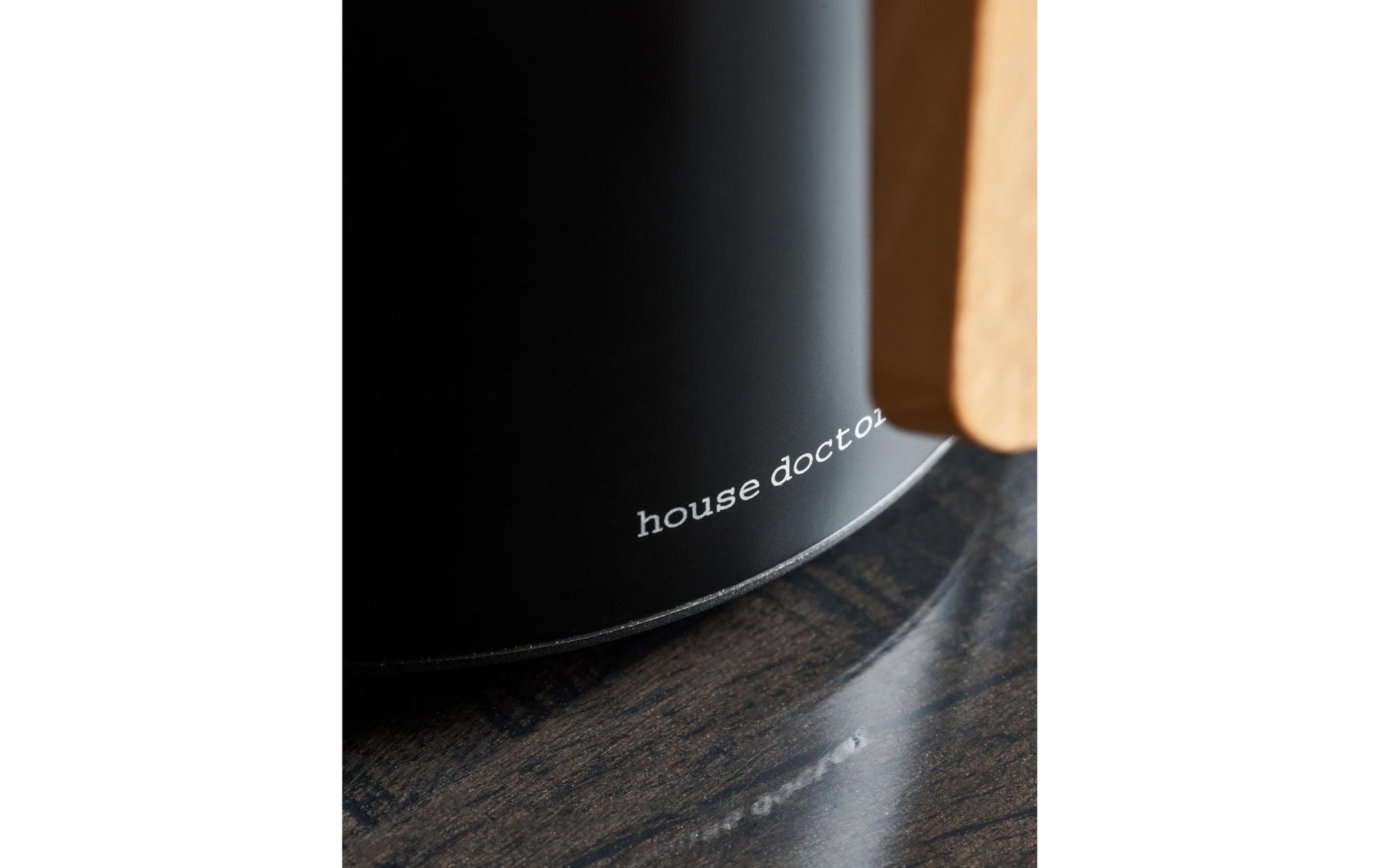 Society of Lifestyle House Doctor Thermoskanne Cole – 1 l, Ø 13,5 cm, H 20,0 cm, Edelstahl/Kunststoff, Schwarz, vakuumisoliert