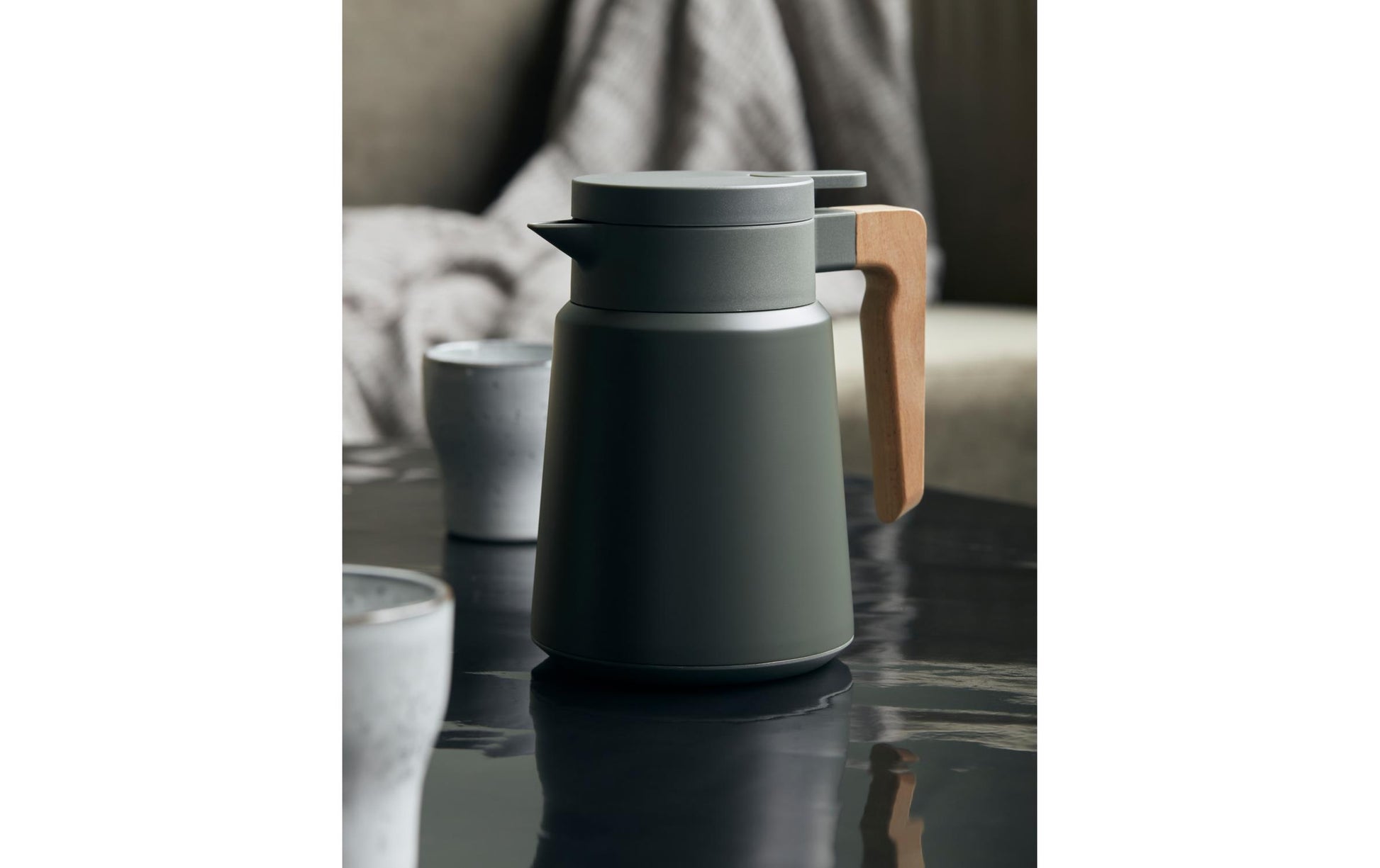 Society of Lifestyle House Doctor Thermoskanne Cole – 1 l, Ø 13,5 cm, H 20,0 cm, Edelstahl/Kunststoff (PP), Grün