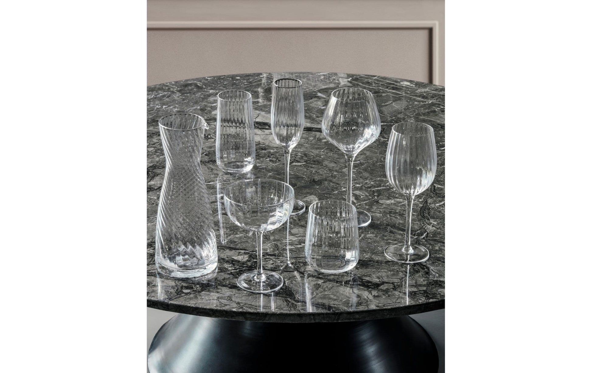 Society of Lifestyle House Doctor Karaffe Rill – 1 l, H 30 cm, B 24 cm, Glas, Transparent, spülmaschinenfest