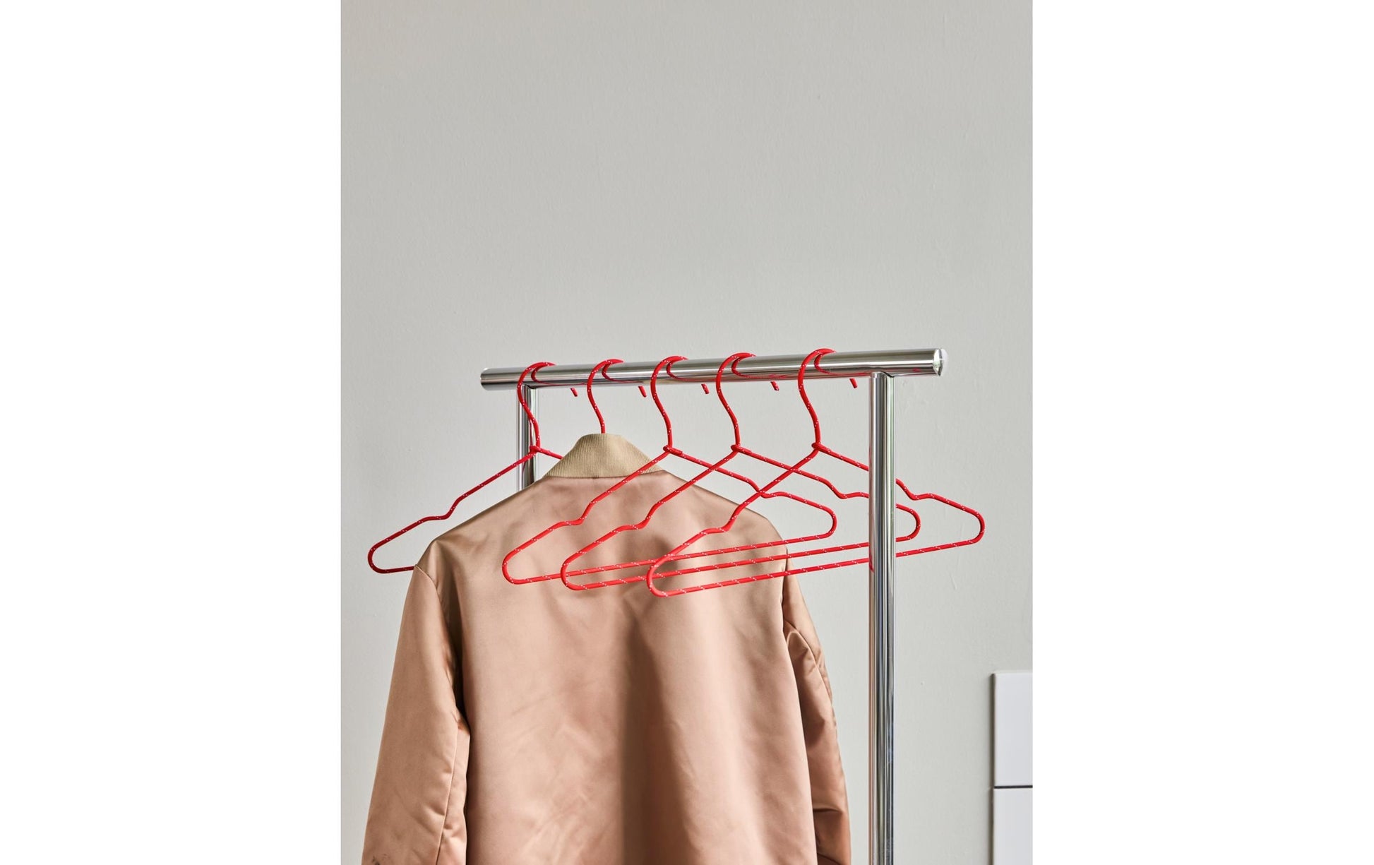 Society of Lifestyle House Doctor Kleiderbügel 6 Stück – Eisen/Nylon – Rot – 400 × 200 mm