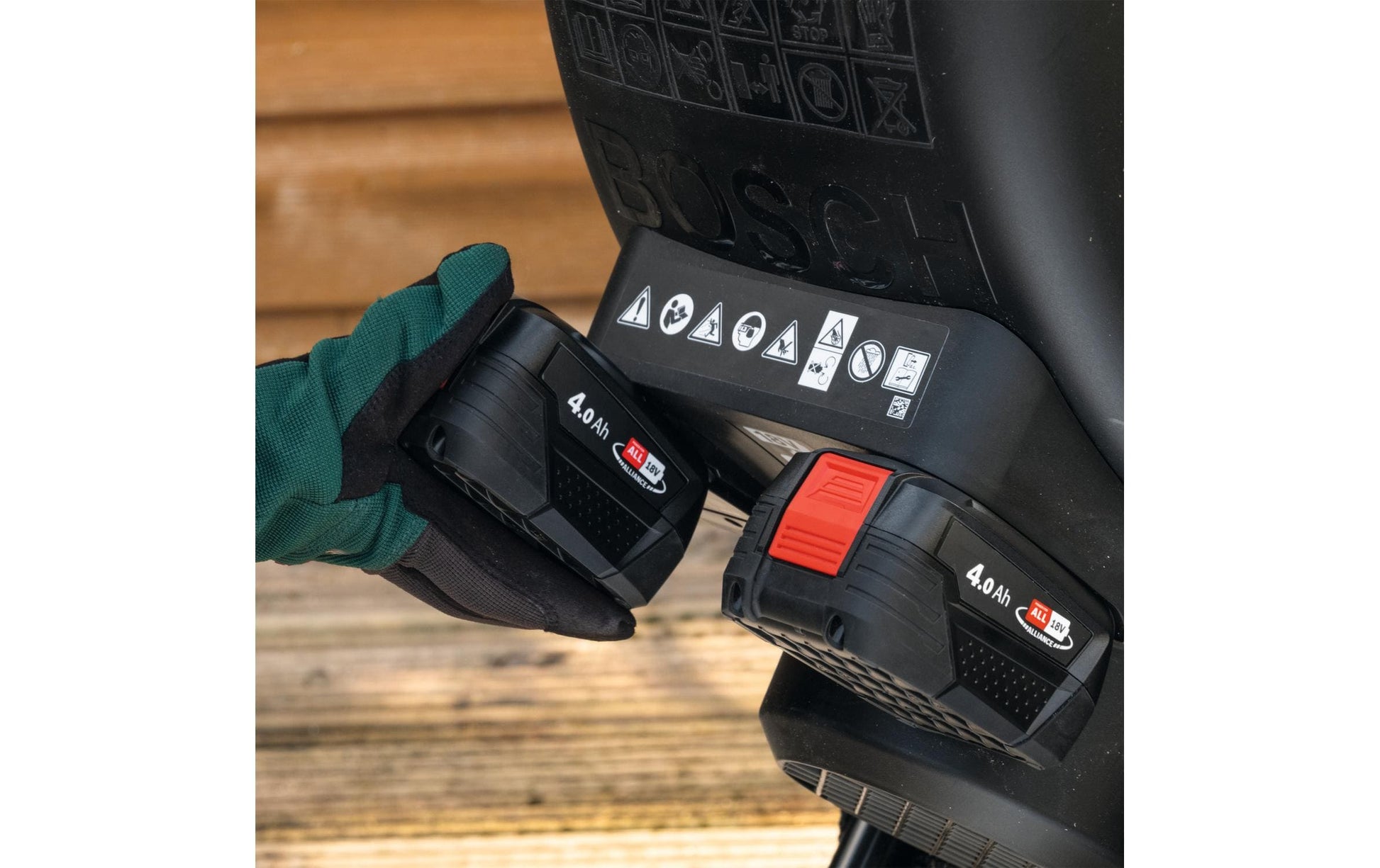 Bosch UniversalShredder Akku-Häcksler – 18 V – max. Ast-Durchmesser 25 mm – POWER FOR ALL