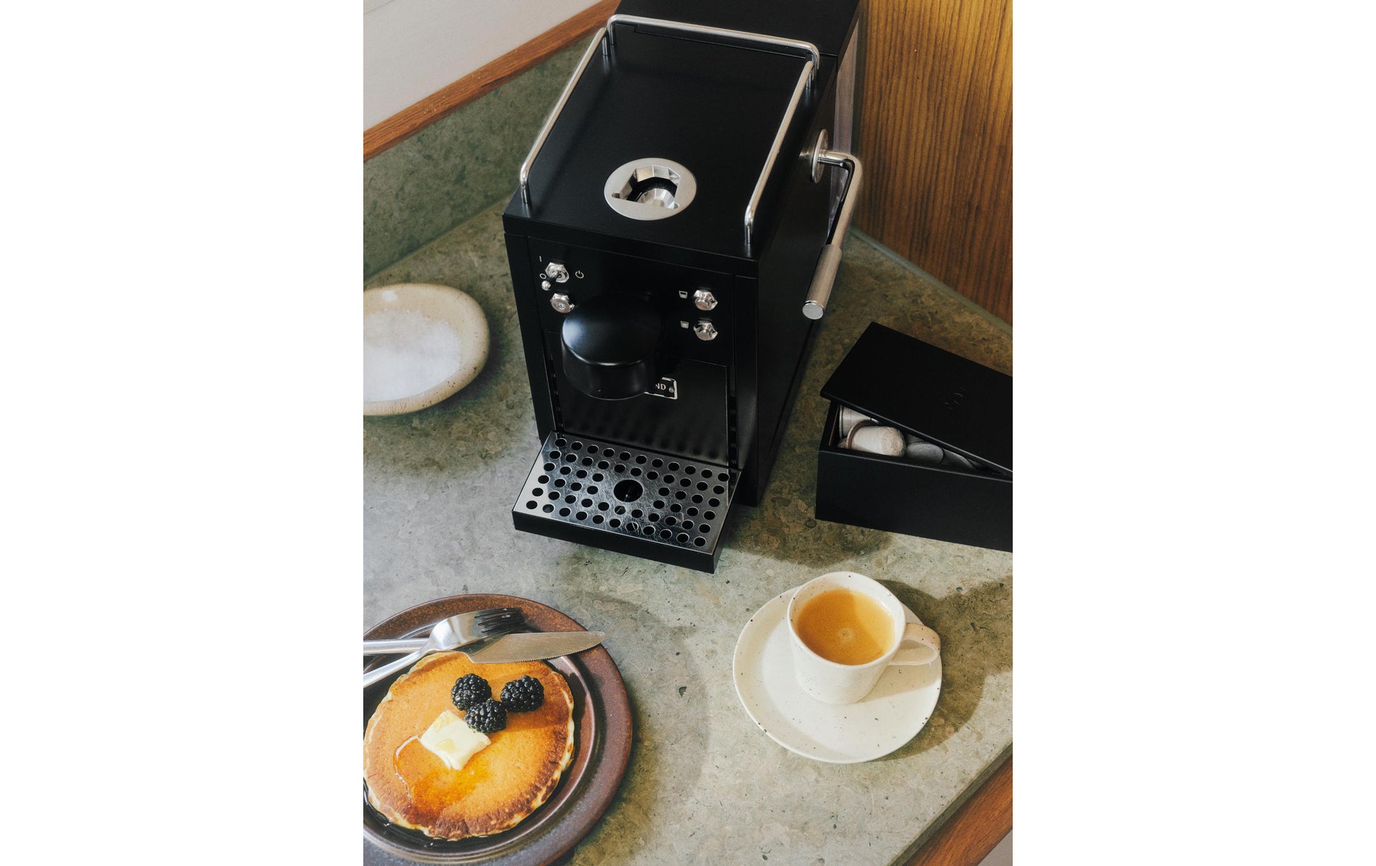 Sjöstrand 2.0 M1-2-BL-CH-A Kapselmaschine – für Nespresso, 1,2 l, schwarz