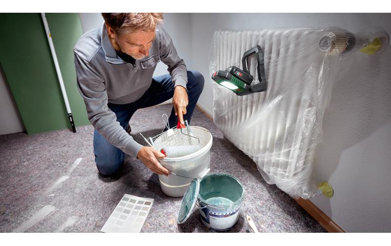 Bosch UniversalWorkLight 18V-2100 Arbeitsleuchte – 2100 lm, 18 V Akku, dimmbar – Grün