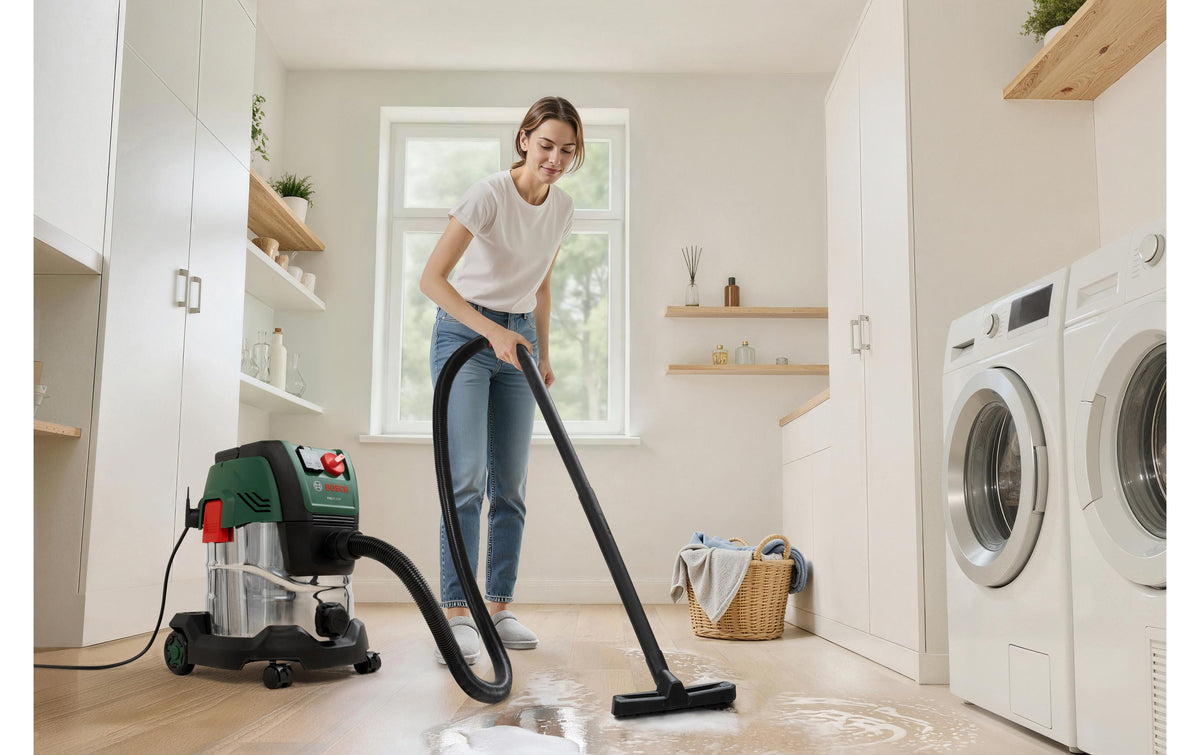 Bosch Nass-/Trockensauger UniversalVac 20-220 – 20 l, 1200 W, mit Steckdose