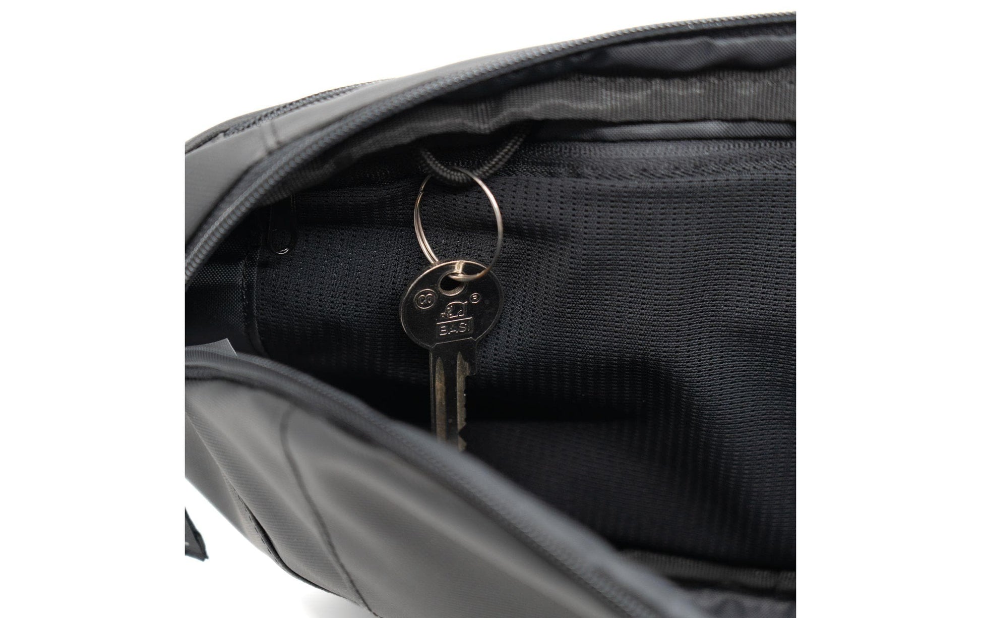 Racoon SHOULDERBAG XL 2.0 – Umhängetasche, 2,8 l, Polyester, Schwarz