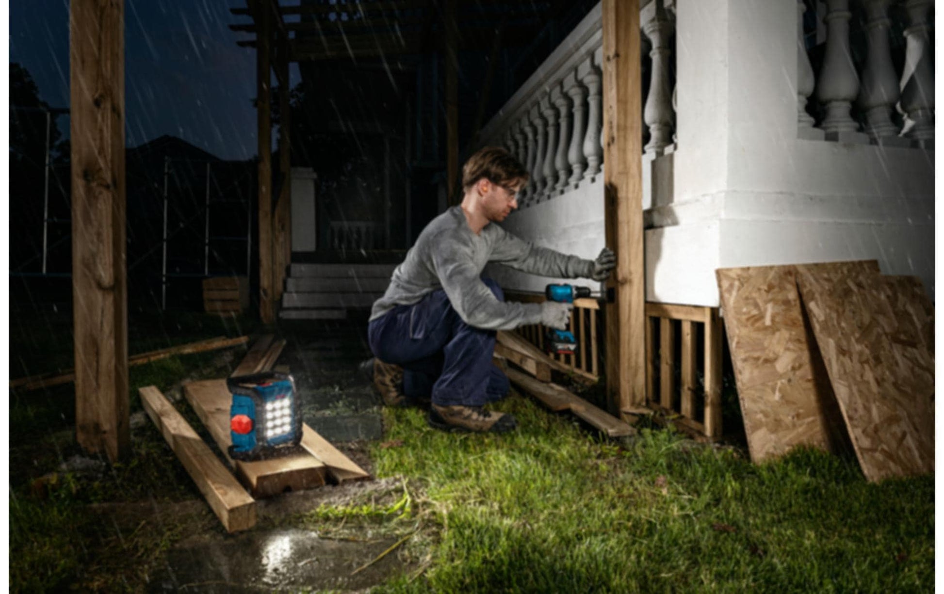 Bosch Professionelle Arbeitsleuchte GLI18V-1500 – 1500 lm, 18 V Akku, IP64, dimmbar – Blau