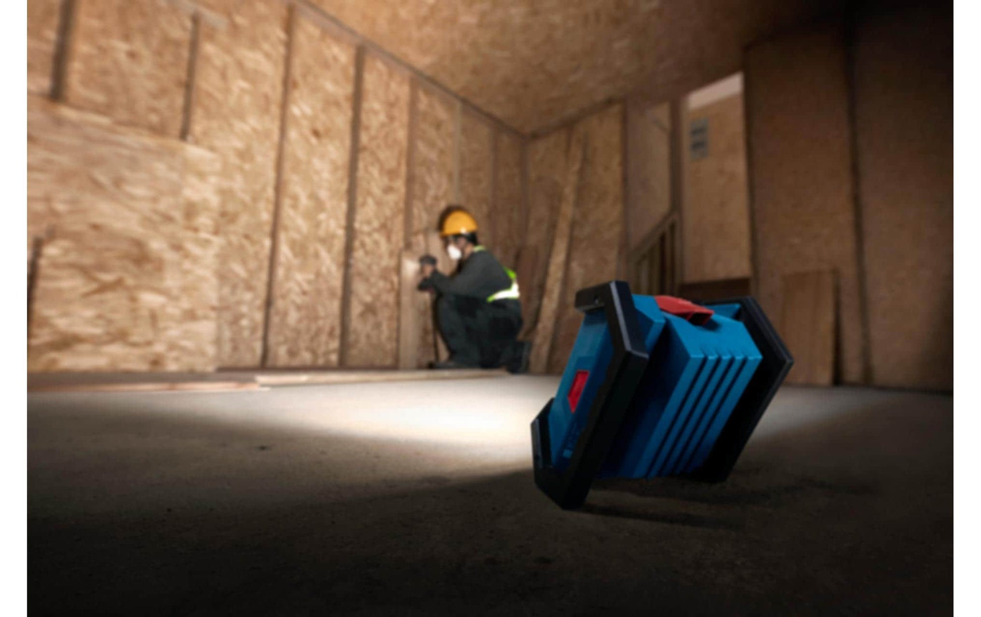 Bosch Professionelle Arbeitsleuchte GLI18V-1500 – 1500 lm, 18 V Akku, IP64, dimmbar – Blau