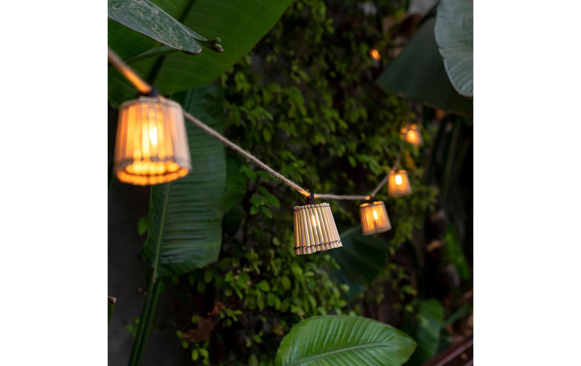 New Garden Lichterkette – 150 lm – Warmweiss – IP44 – Akkubetrieb, Solarbetrieb, USB – Timer – Braun, Bambus