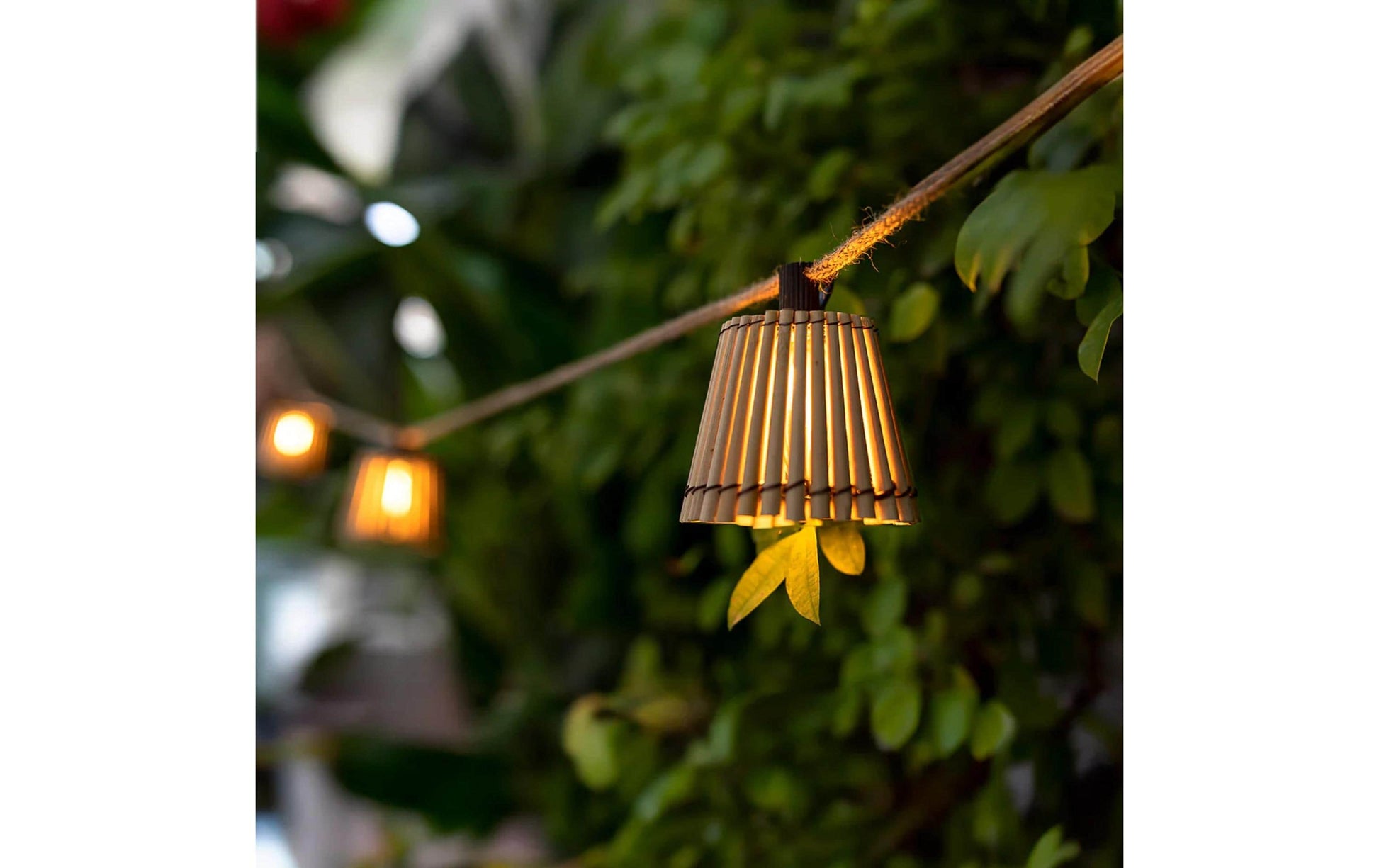 New Garden Lichterkette – 150 lm – Warmweiss – IP44 – Akkubetrieb, Solarbetrieb, USB – Timer – Braun, Bambus