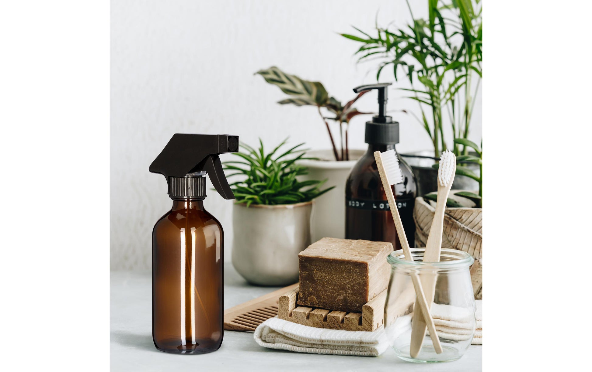 Relaxdays Sprühflasche – 0,23 l, Braun, Glas/Kunststoff, 2 Stk.