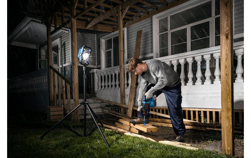 Bosch Professionelle Arbeitsleuchte GLI18V-3000 – 3000 lm, 18 V Akku (AMPShare), IP64, dimmbar – Blau