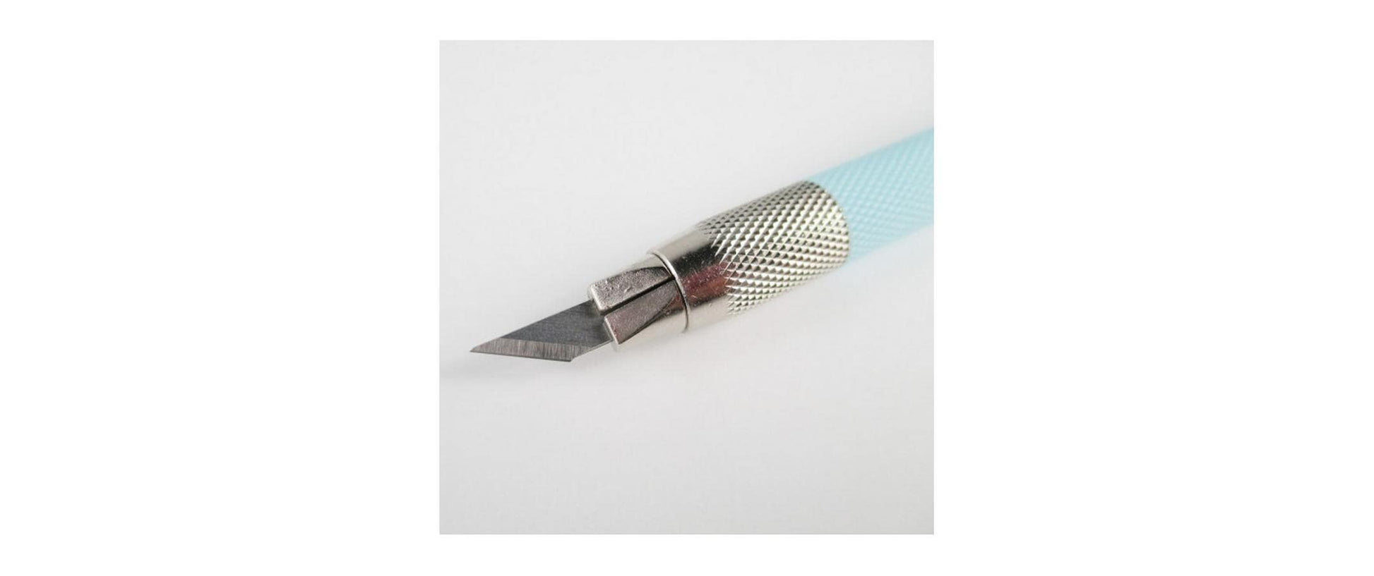 NT Cutter D-401P – Abbrechmesser 9 mm, Kunststoff, spitzwinklige Klinge, Blau