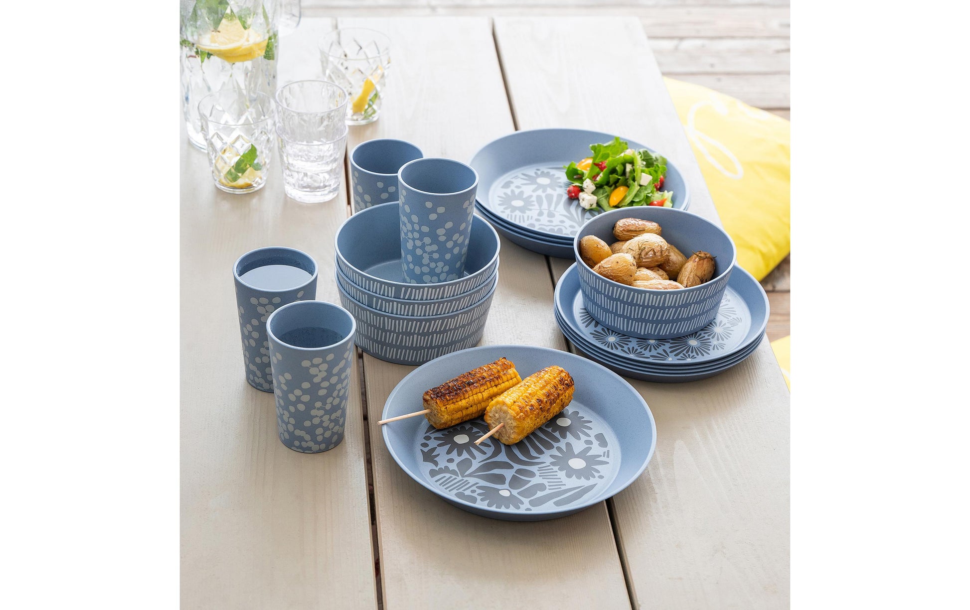 Koziol Blomster Geschirrset – 16-teiliges Set, Ø 15,5 cm, Kunststoff (PP), spülmaschinenfest