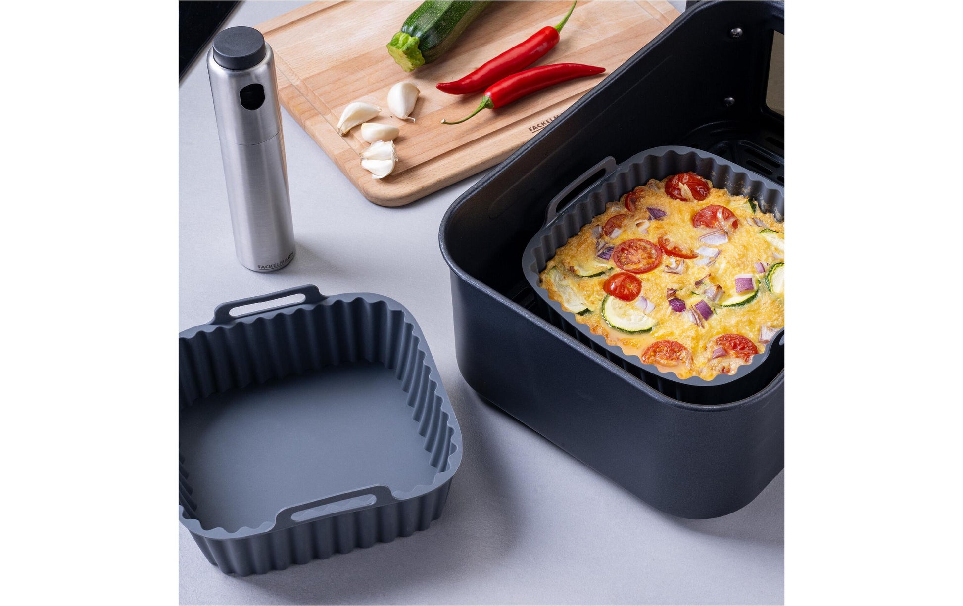 Fackelmann Silikonform für Heissluftfritteusen – 15 × 15 × 5 cm, Silikon, Grau