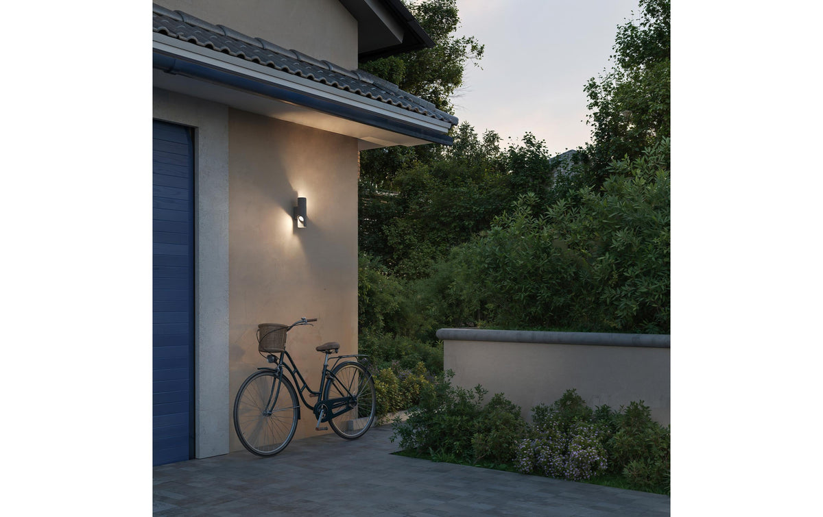 Philips by Signify Philips Aussenwandleuchte – 800 lm, 8,6 W – Warmweiss, 2700 K – IP44 – Netzbetrieb – Anthrazit, Aluminium