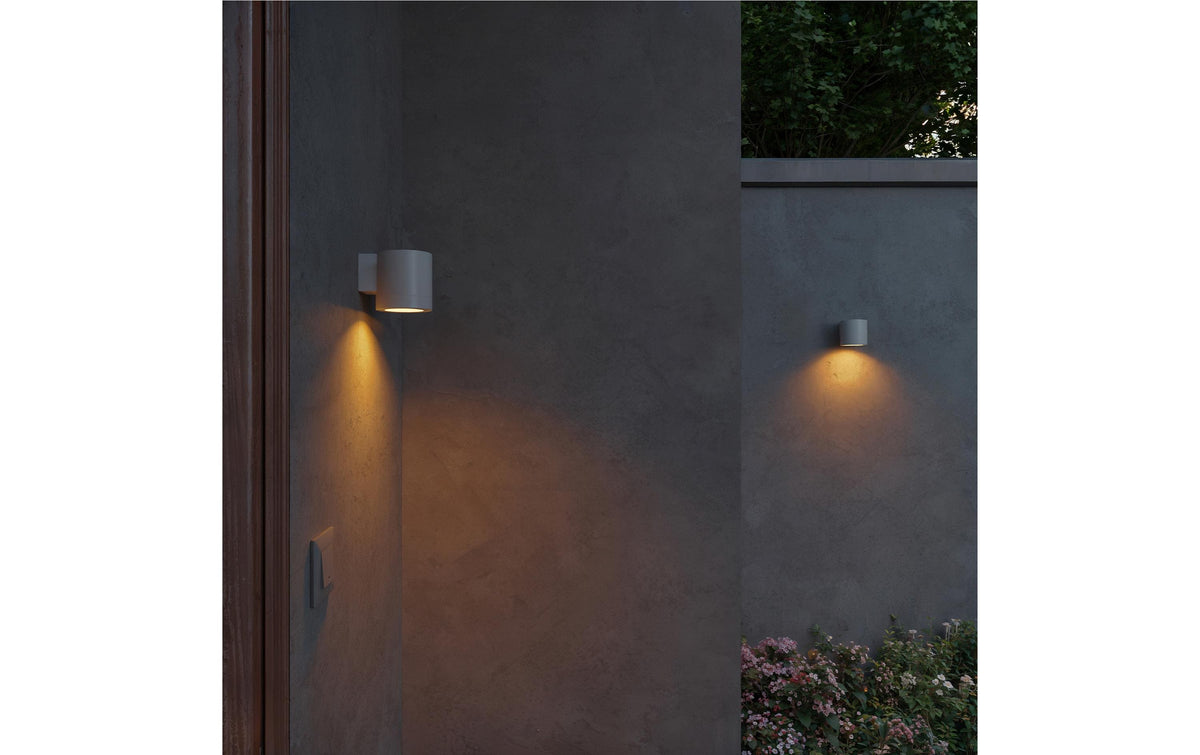 Philips by Signify Philips Aussenwandleuchte Fylx – 11,6×9 cm – 5 W – IP44 – Netzbetrieb, Weiss, Aluminium