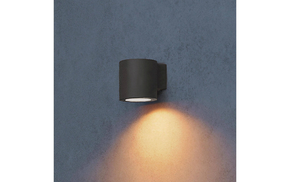 Philips by Signify Philips Aussenwandleuchte Fylx – 11,6×9 cm, 5 W, IP44, Netzbetrieb, Schwarz, Aluminium
